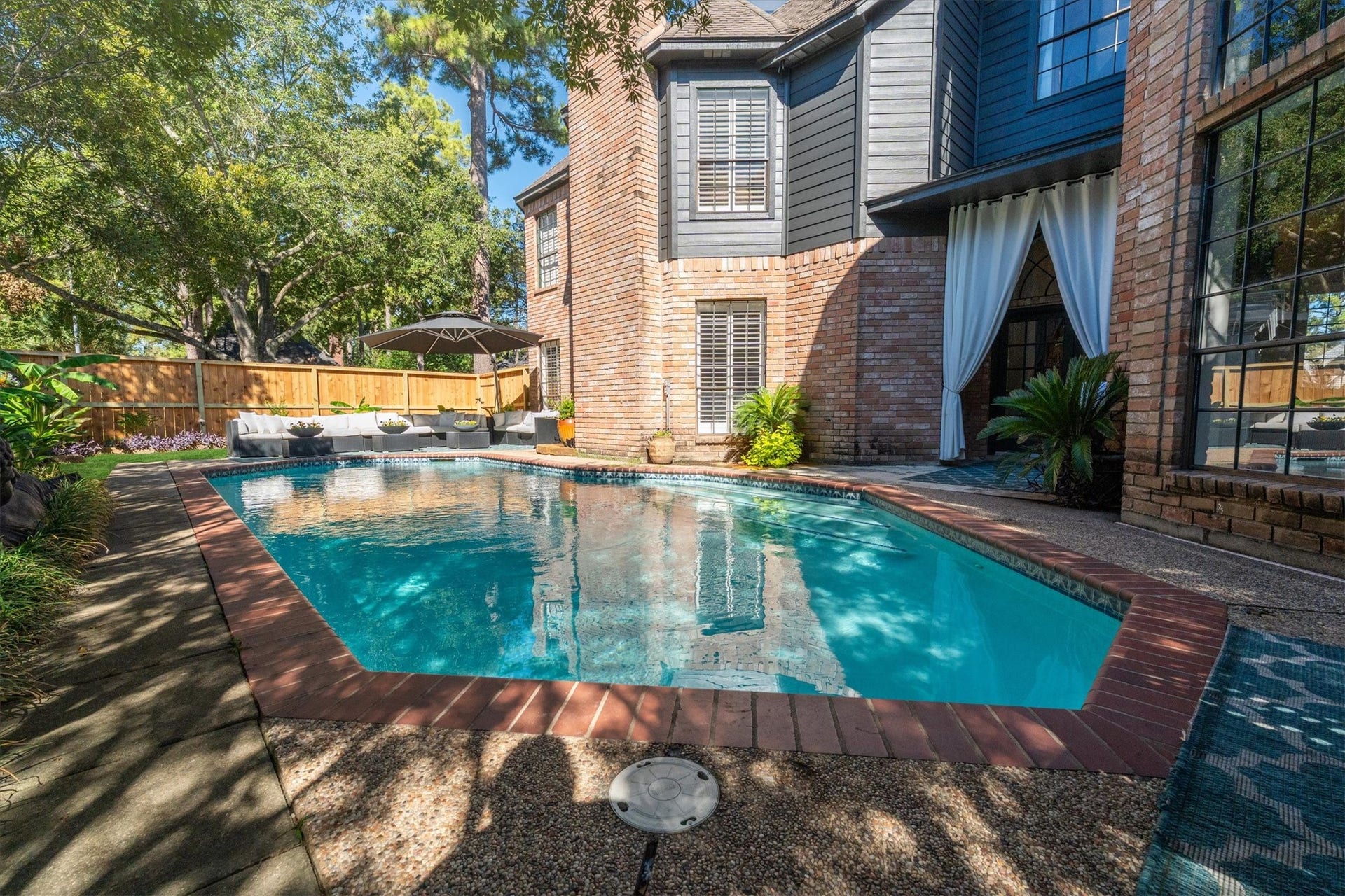 11823 Parkriver Drive, Houston, TX 77070