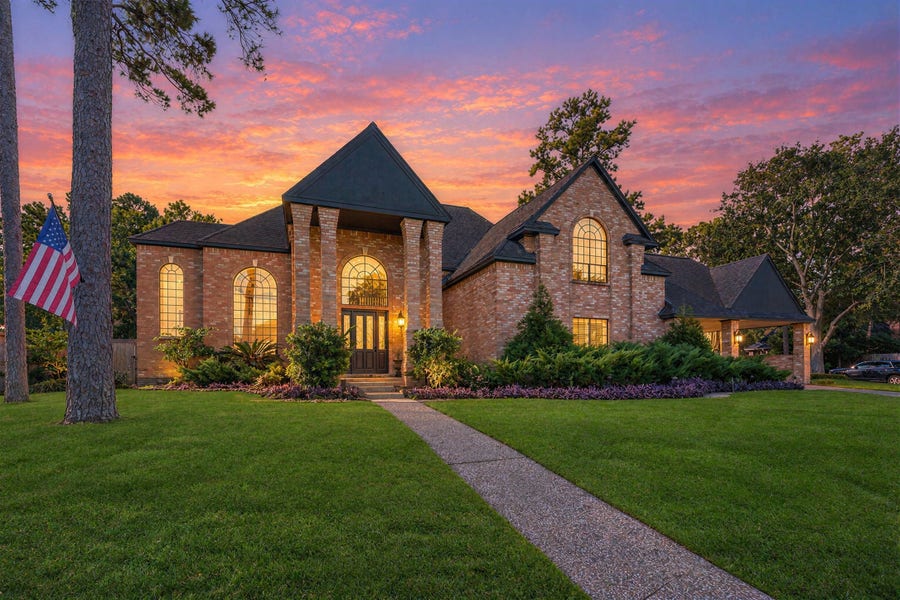 Property photo for 11823 Parkriver Drive, Houston, TX
