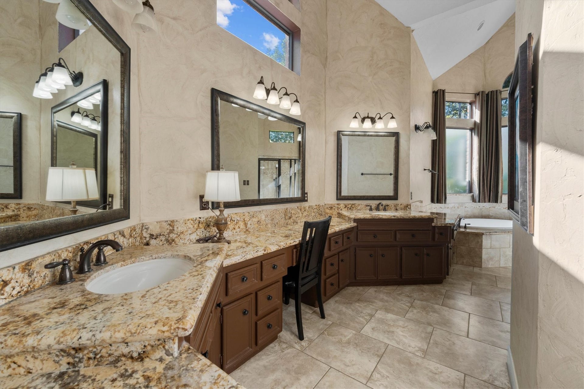 11823 Parkriver Drive, Houston, TX 77070