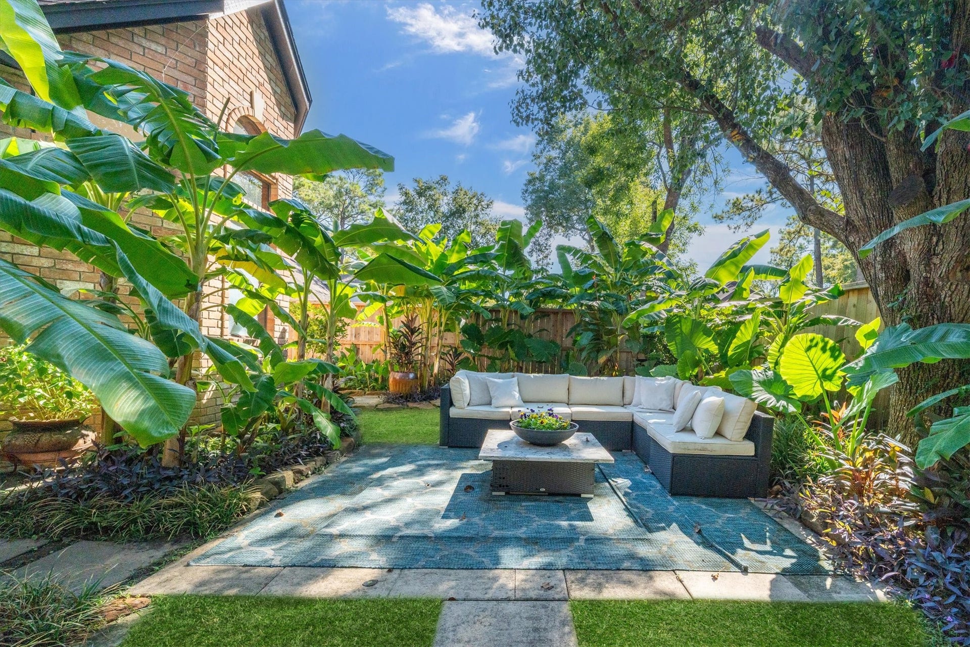 11823 Parkriver Drive, Houston, TX 77070