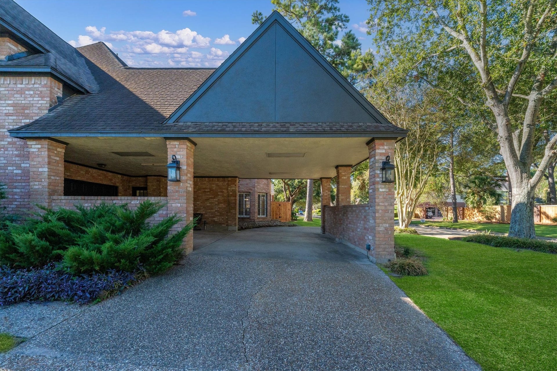 11823 Parkriver Drive, Houston, TX 77070