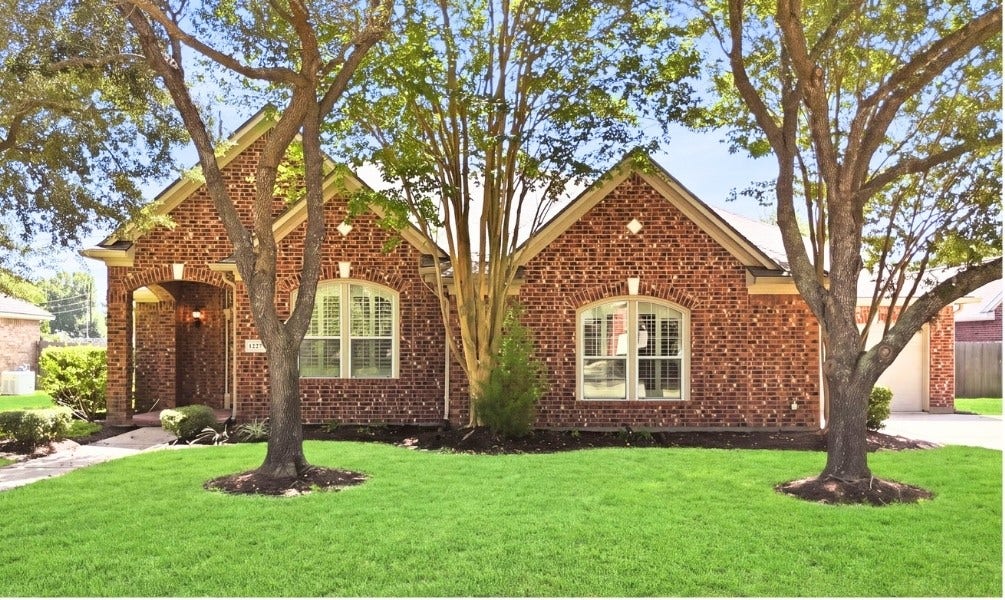 1227 Wellshire Drive, Katy, TX 77494 Welcome to 1227 Wellshire!