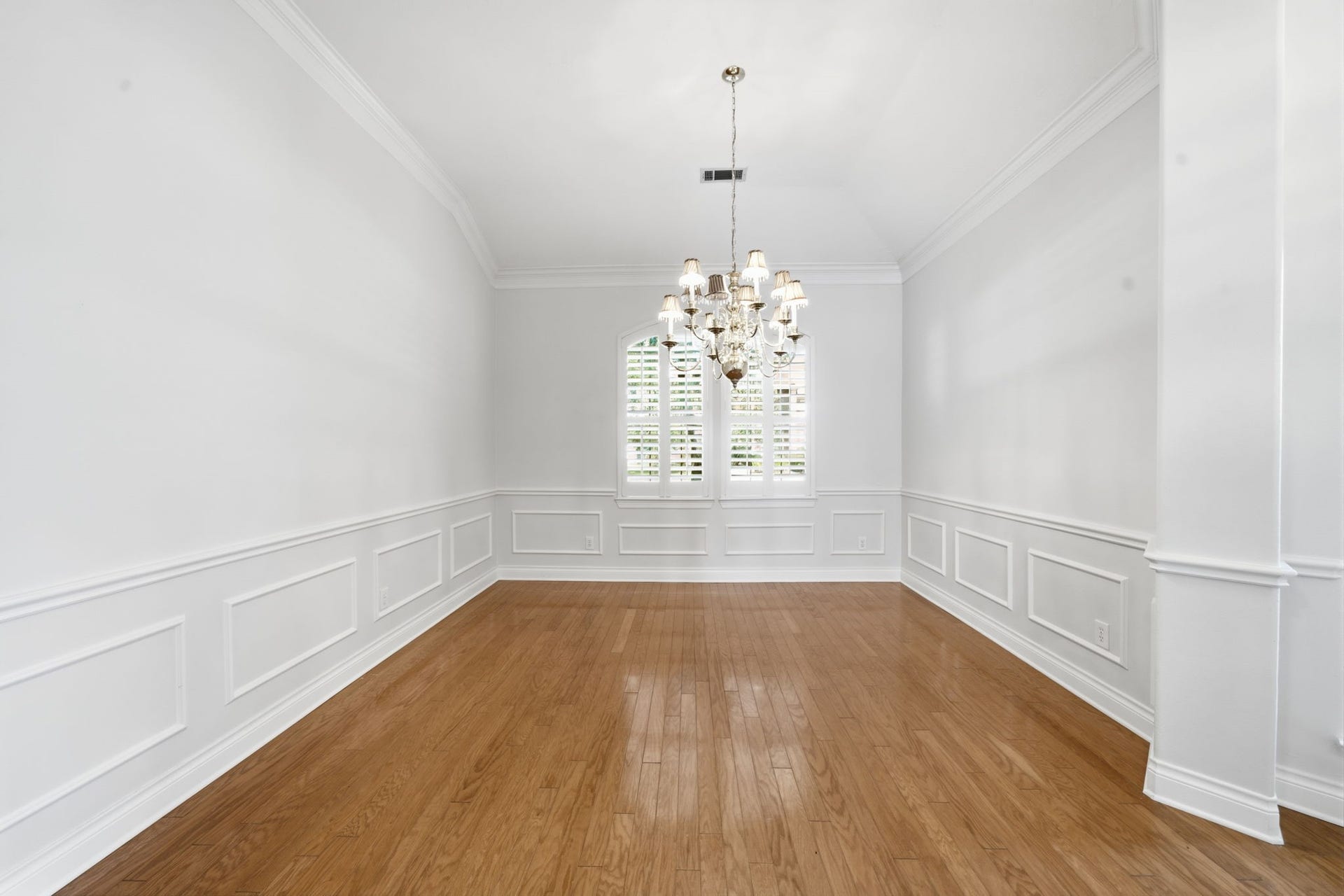 1227 Wellshire Drive, Katy, TX 77494 Large dining room with focal chair rail and focal chandelier.
