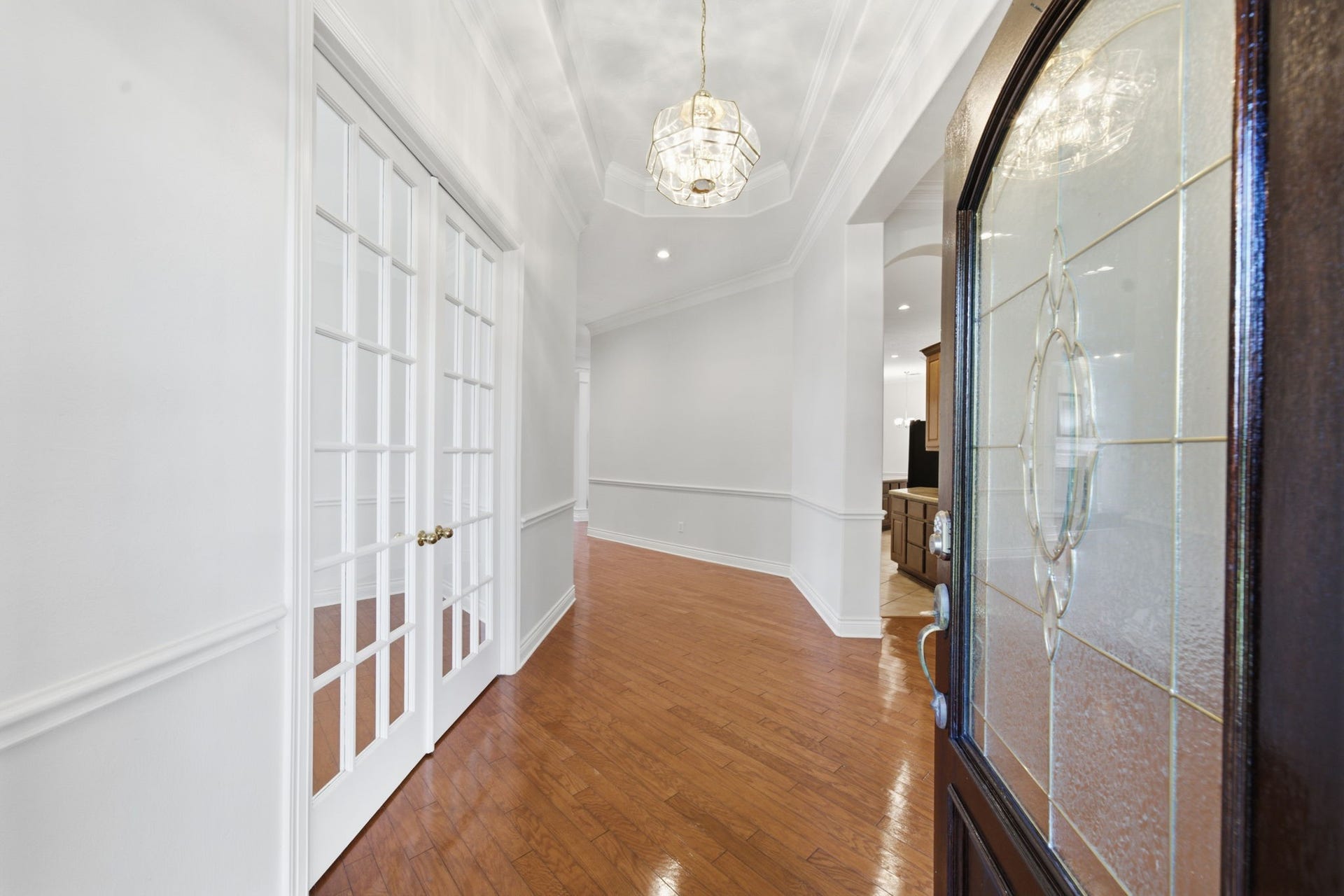 1227 Wellshire Drive, Katy, TX 77494 The formal entry offers lots of light and high ceilings with a study featuring french doors and a large dining room with plantation blinds.
