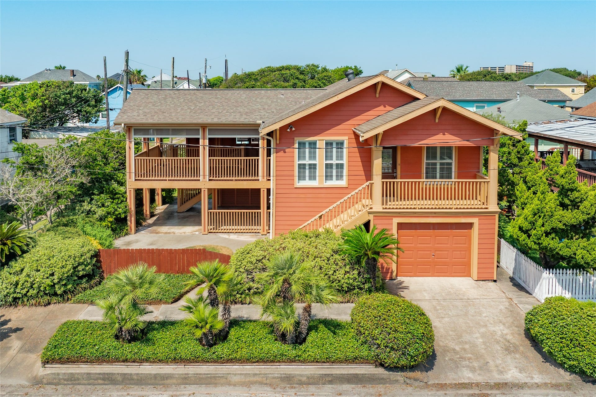 1509 16th Street, Galveston, TX 77550 Beautifully landscaped with great entertainment space!