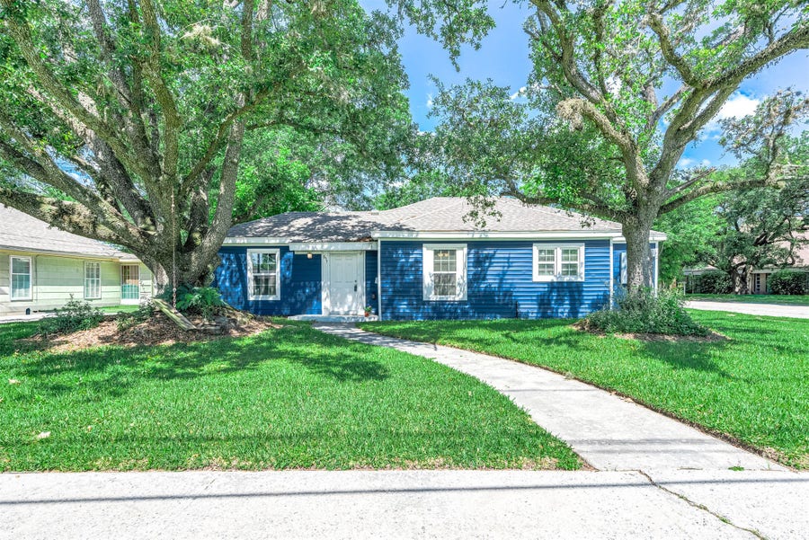 Property photo for 611 N Pruett Street, Baytown, TX