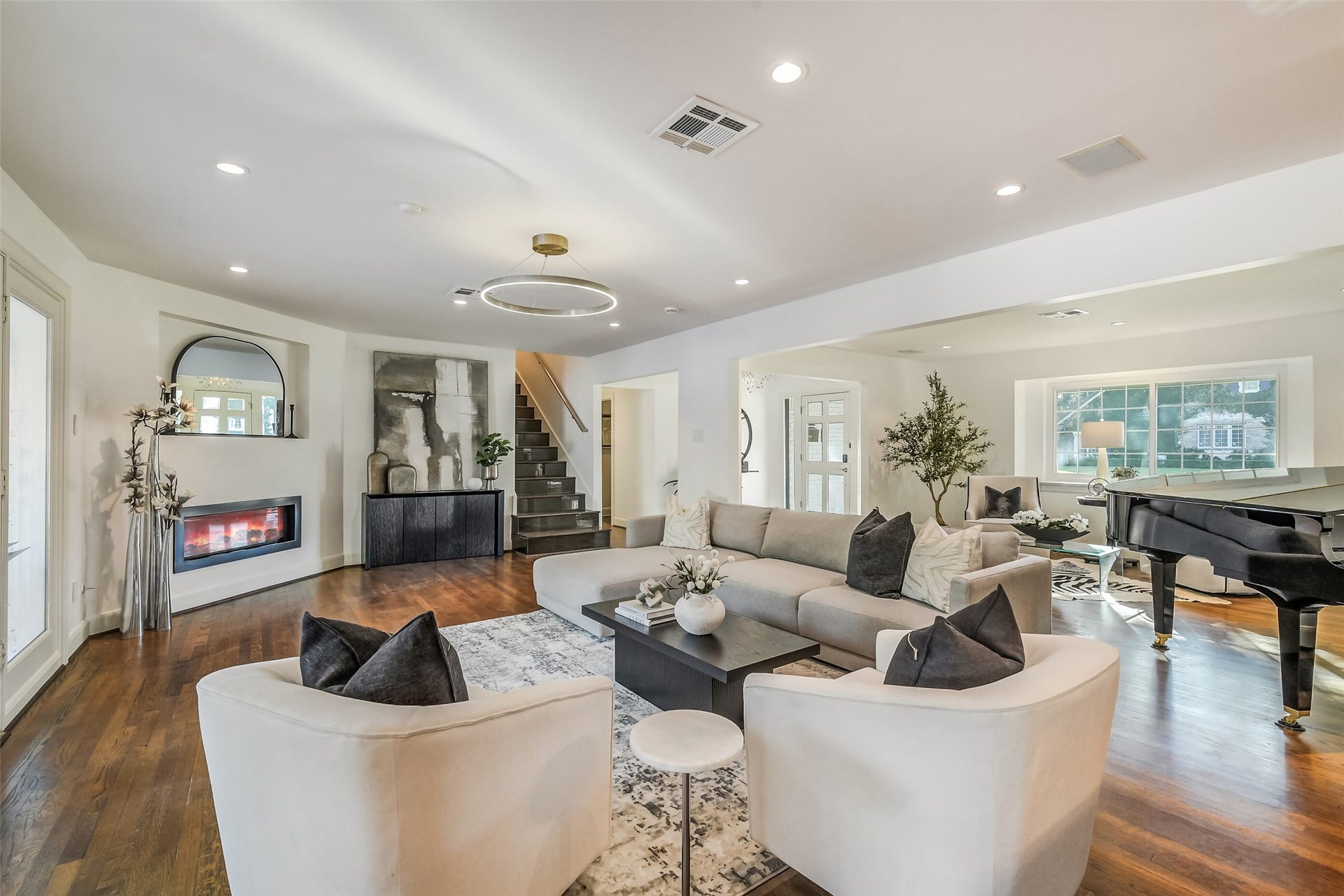 Bright, open, and inviting, this spacious living area features a stunning wall of windows and French doors overlooking the beautifully landscaped backyard and sparkling pool. Abundant natural light and seamless indoor-outdoor views create the perfect setting for everyday living and entertaining.