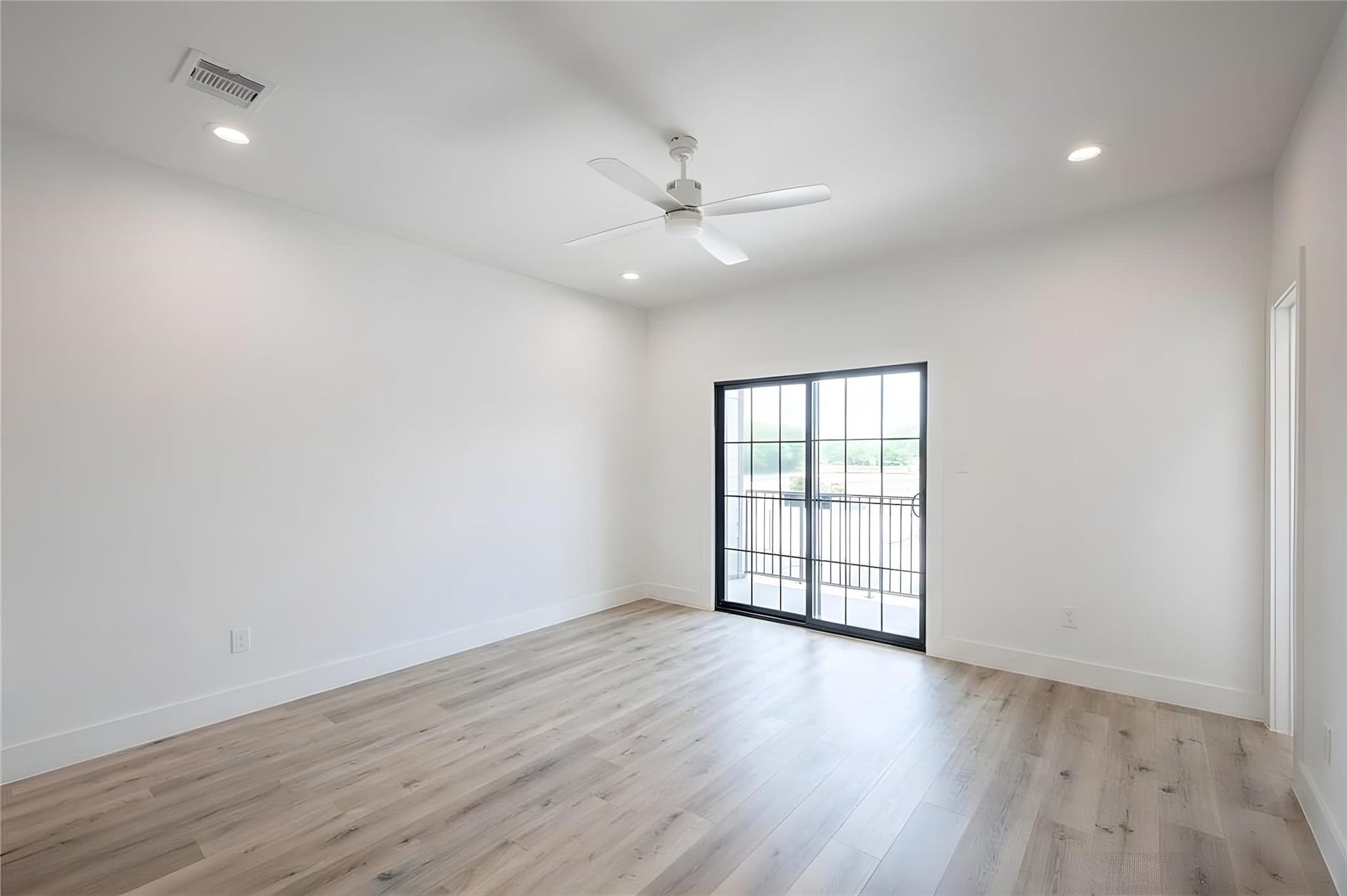 4406 W Hoa Sen Circle, Houston, TX 77072 4406 W Hoa Sen Circle, Houston, TX 77072