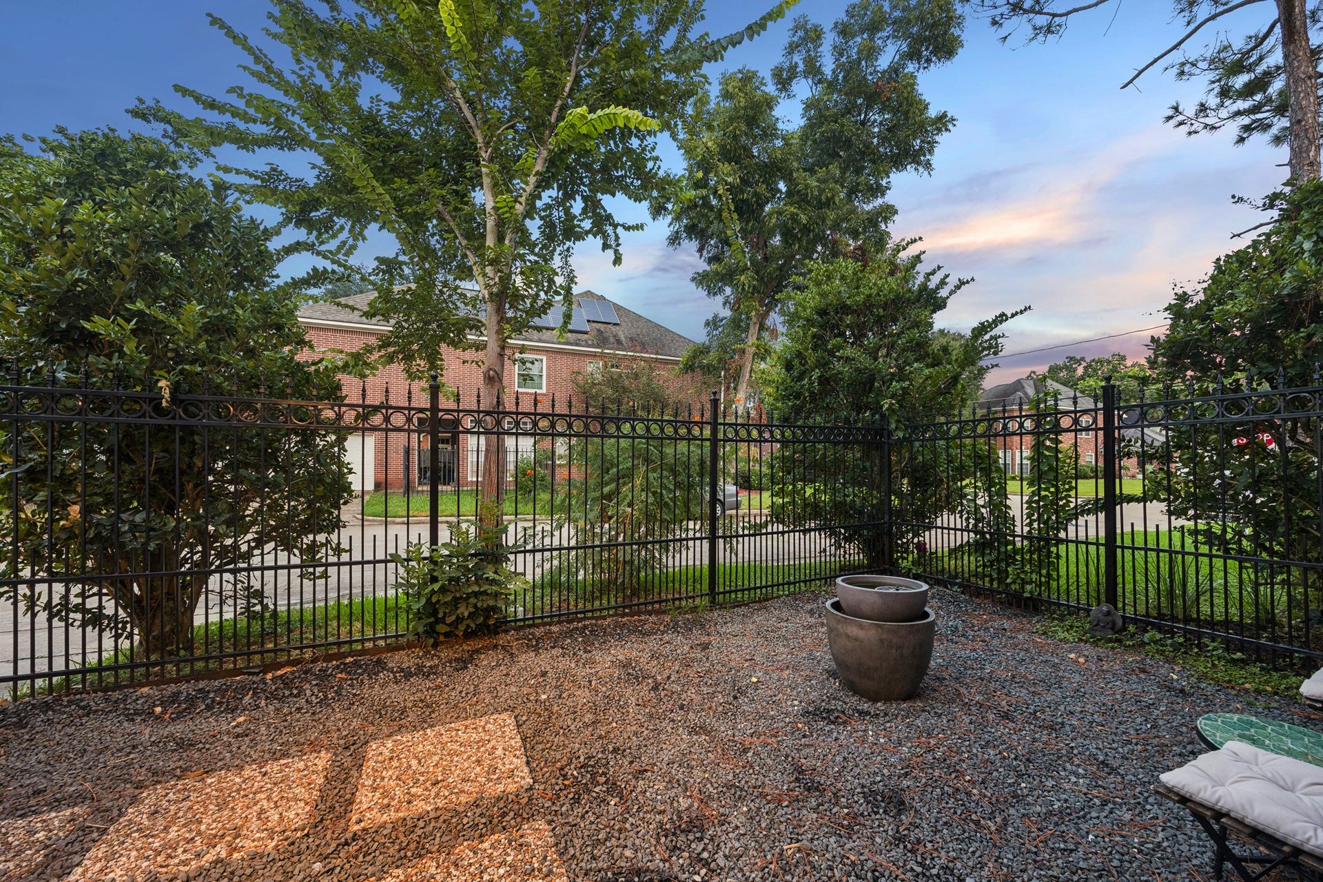 4900 Florence Street, Bellaire, TX 77401 Wrought iron fenced in side yard runs parallel with College street.