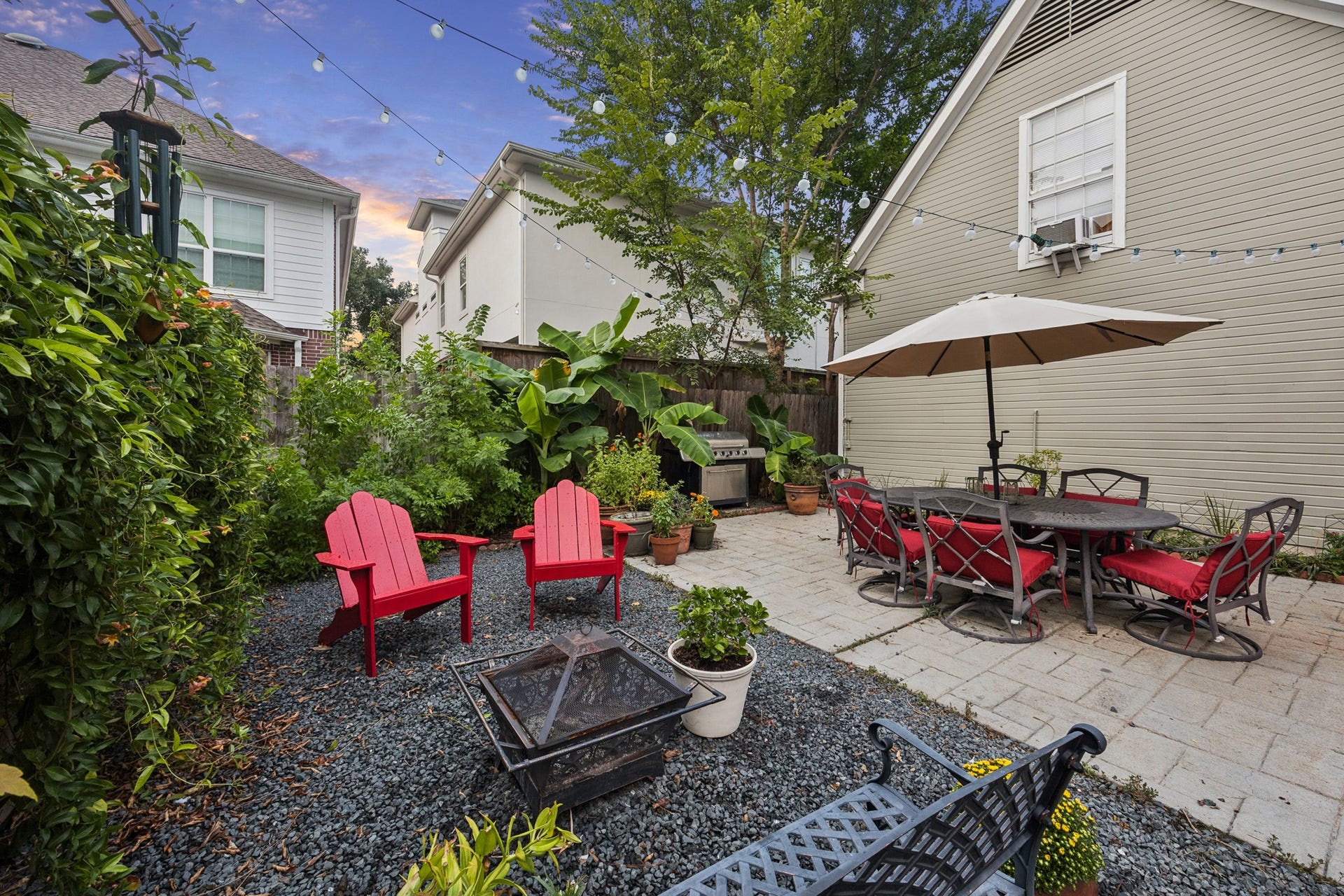 4900 Florence Street, Bellaire, TX 77401 Awesome memories can be created here with both family and friends.