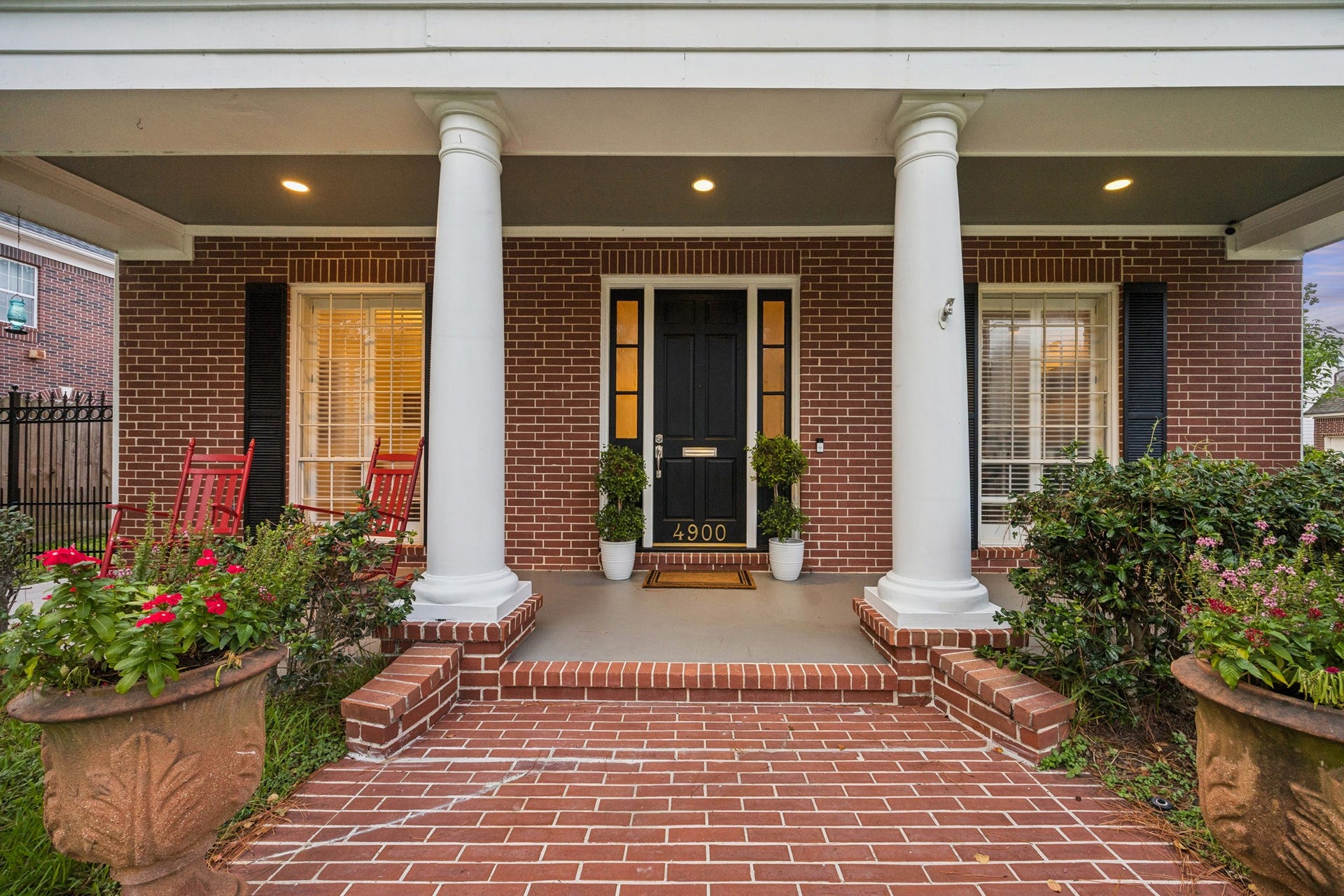 4900 Florence Street, Bellaire, TX 77401 One of the many great features of this home is the large covered front porch. This is the spot to hang out and watch the neighbor's walking by.