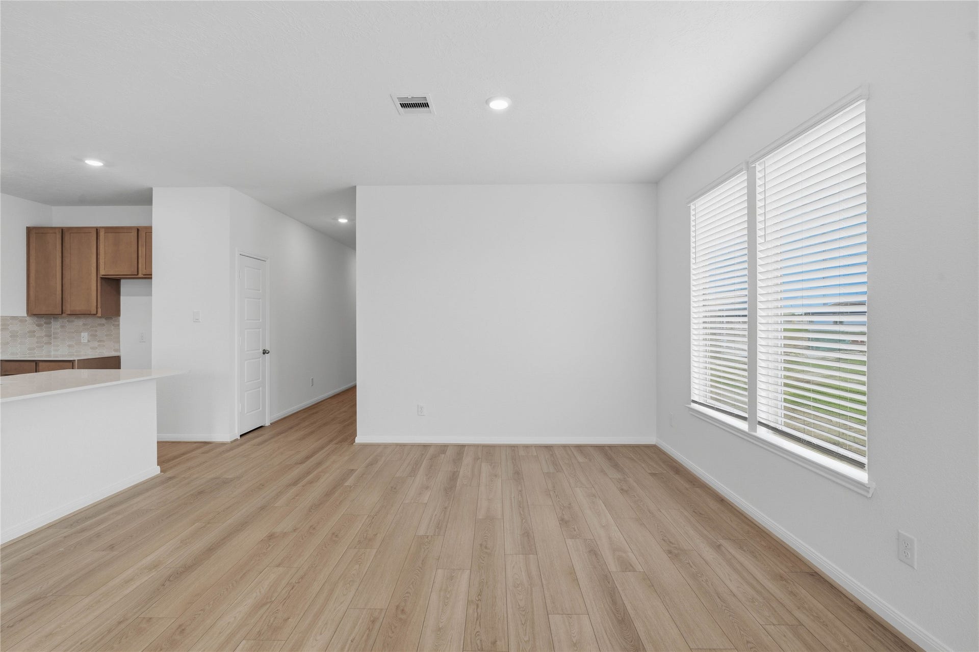 3039 Cronus Way, Fresno, TX 77545 Start your day with a warm cup of coffee and quality time in this charming dining area! Highlights include large windows with blinds, custom neutral paint, vinyl plank flooring, and high ceilings with recessed lighting.