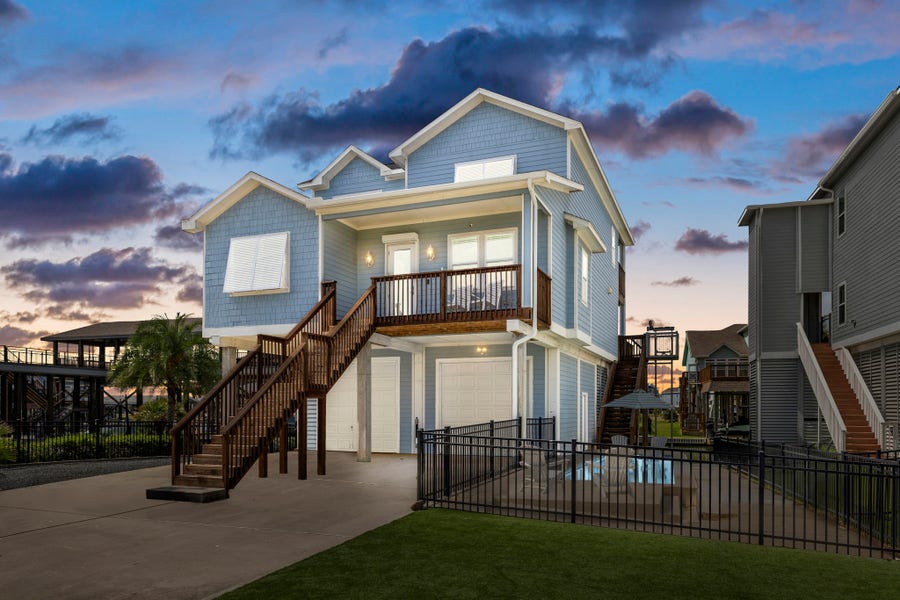 Property photo for 413 Jeanie Lynne Circle, Tiki Island, TX