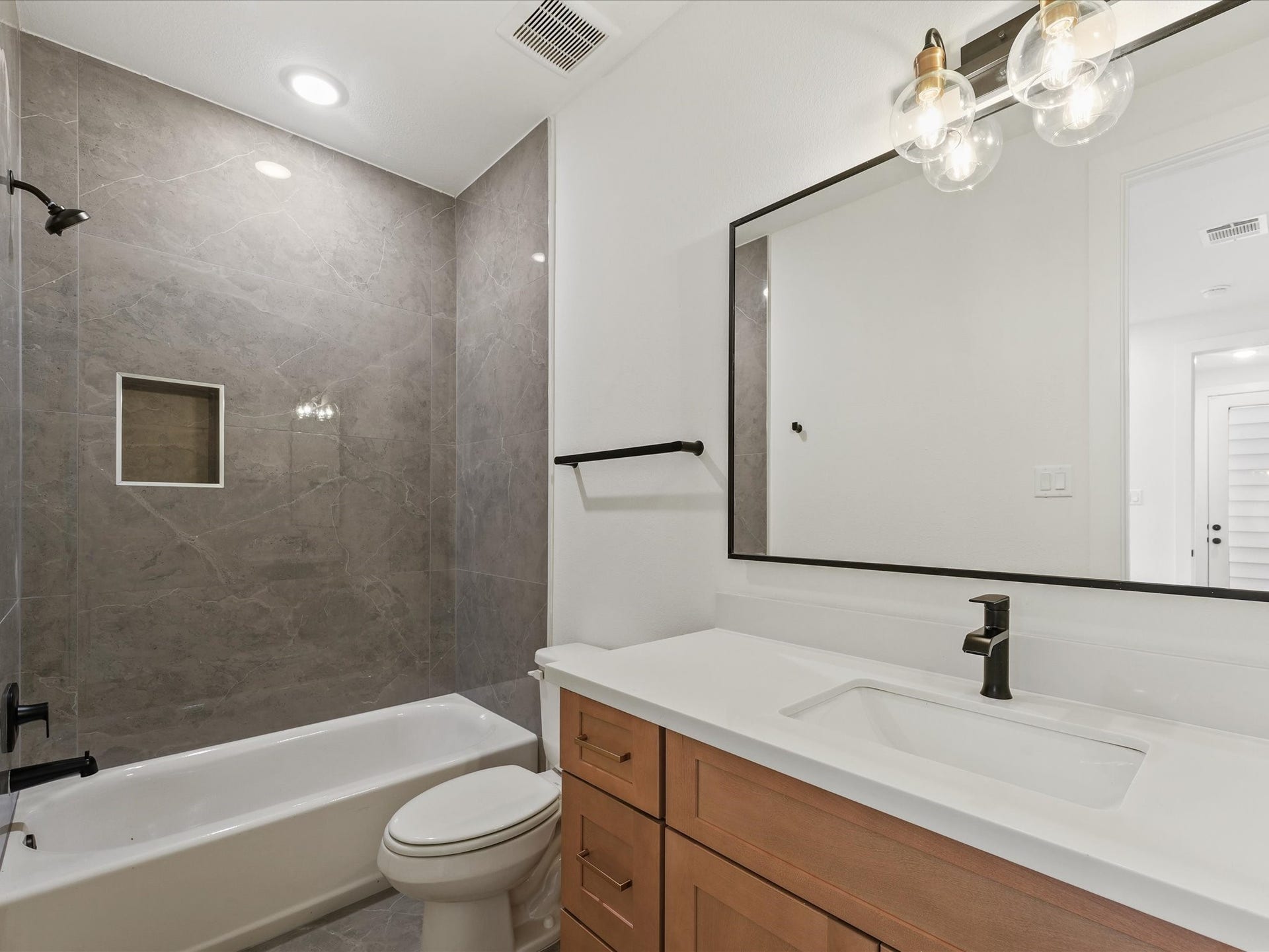 1804 Del Norte Street, #E, Houston, TX 77018 1804 Del Norte Street, #E, Houston, TX 77018
