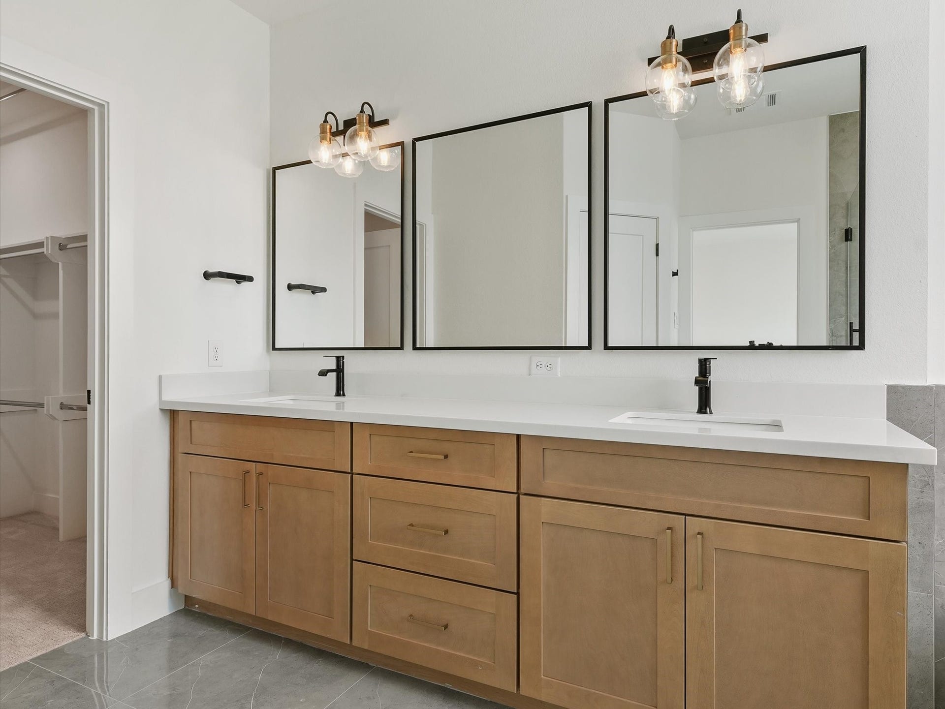 1804 Del Norte Street, #E, Houston, TX 77018 Primary Bathroom