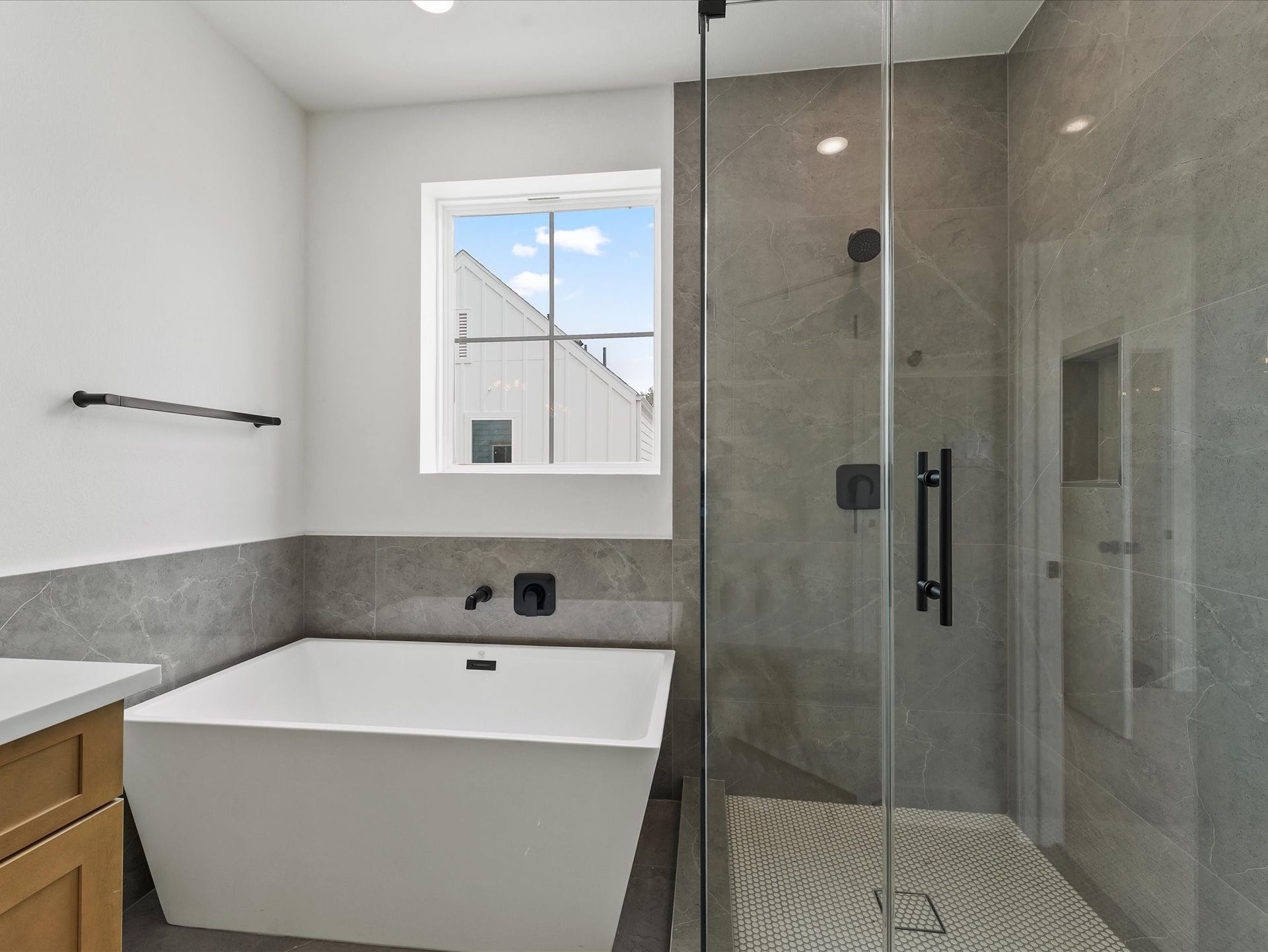 1804 Del Norte Street, #E, Houston, TX 77018 Primary Bathroom