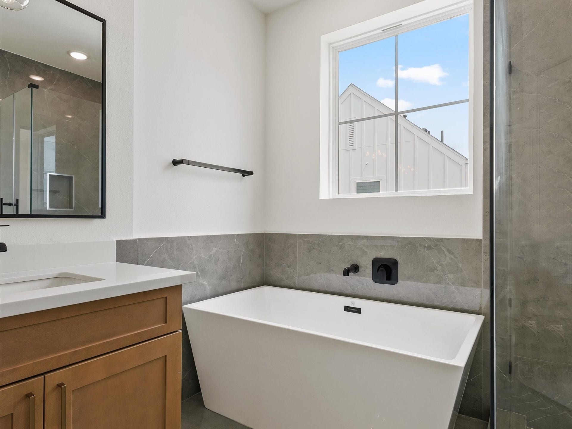 1804 Del Norte Street, #E, Houston, TX 77018 Primary Bathroom