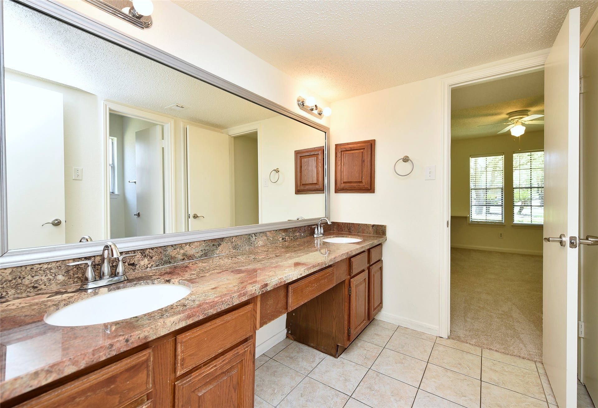 2035 Shorewood Lane, Sugar Land, TX 77479 Spacious double sinks, stone countertops and a separate shower room in 2nd full bath