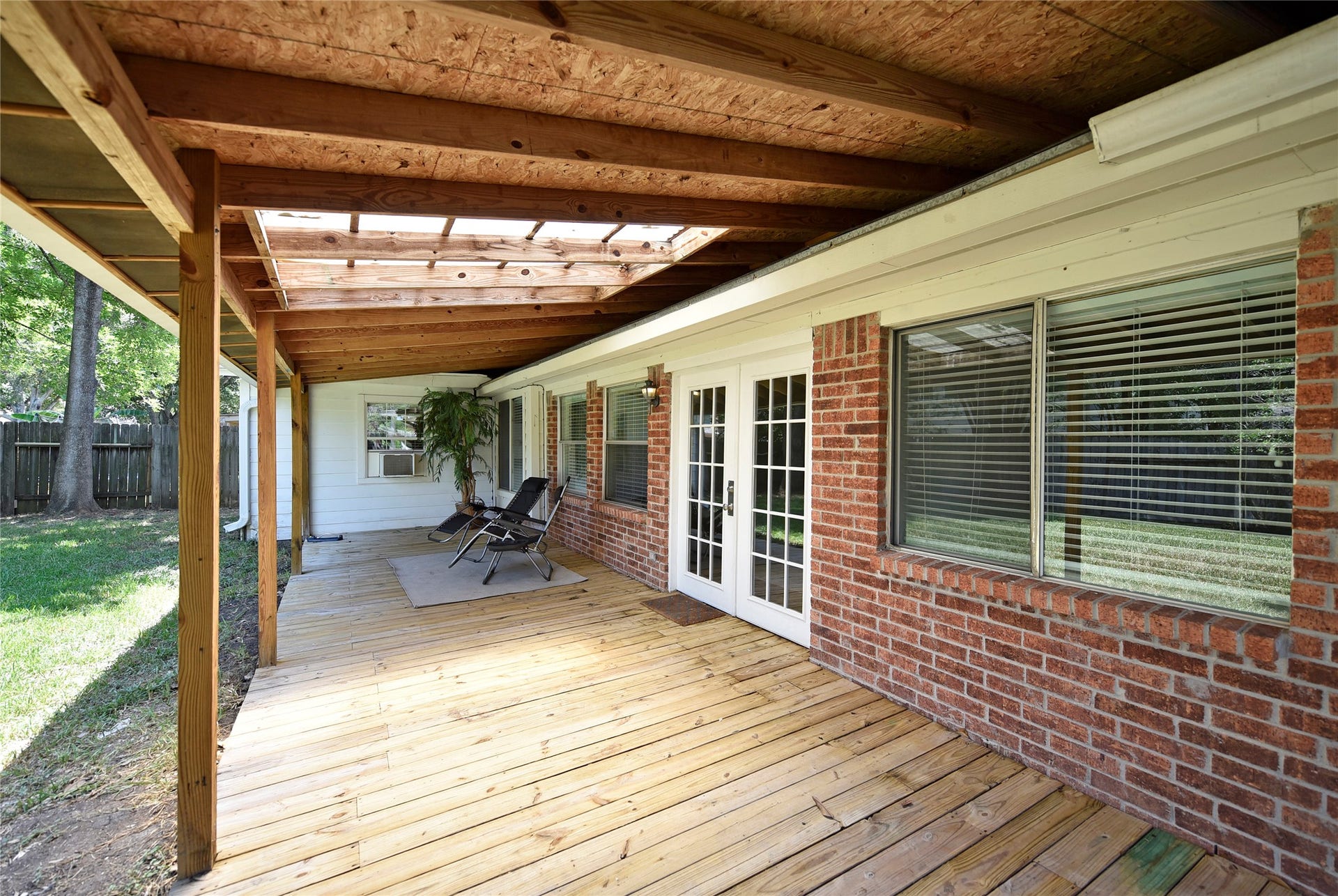 2035 Shorewood Lane, Sugar Land, TX 77479 Expansive covered patio