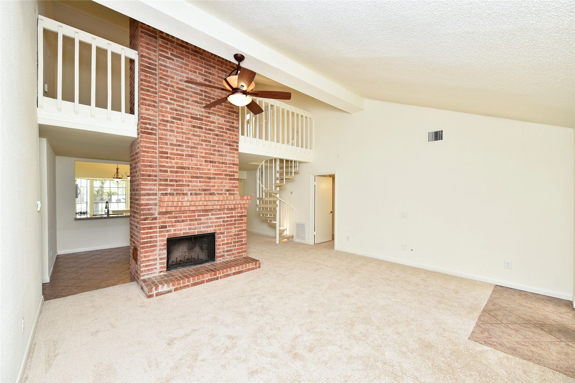 2035 Shorewood Lane, Sugar Land, TX 77479 2 story living room. Lots of light and super clean