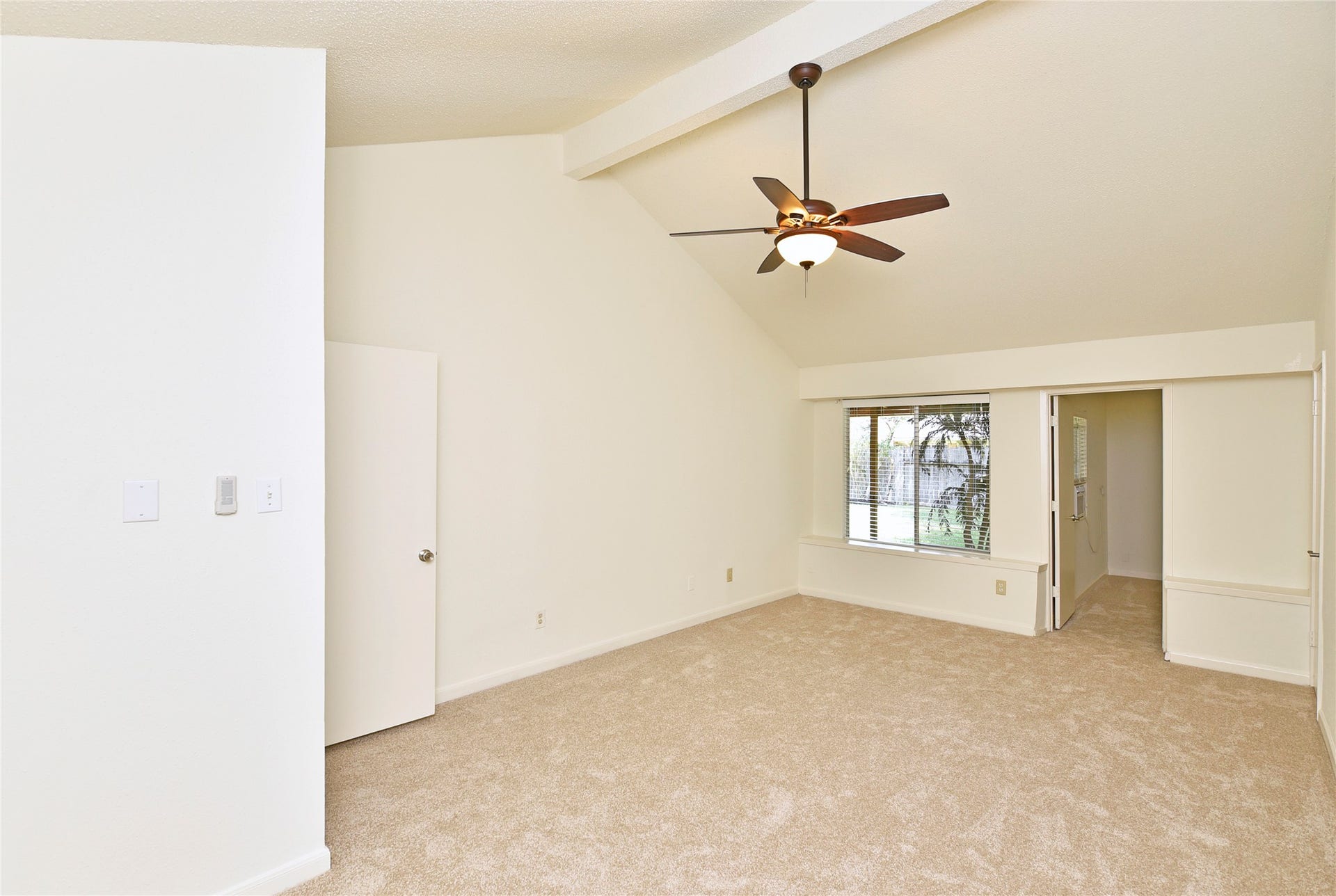 2035 Shorewood Lane, Sugar Land, TX 77479 Large primary suite with and bonus room. The bonus room has a closet could be 4th bedroom or make a nice office, study, nursery or studio.