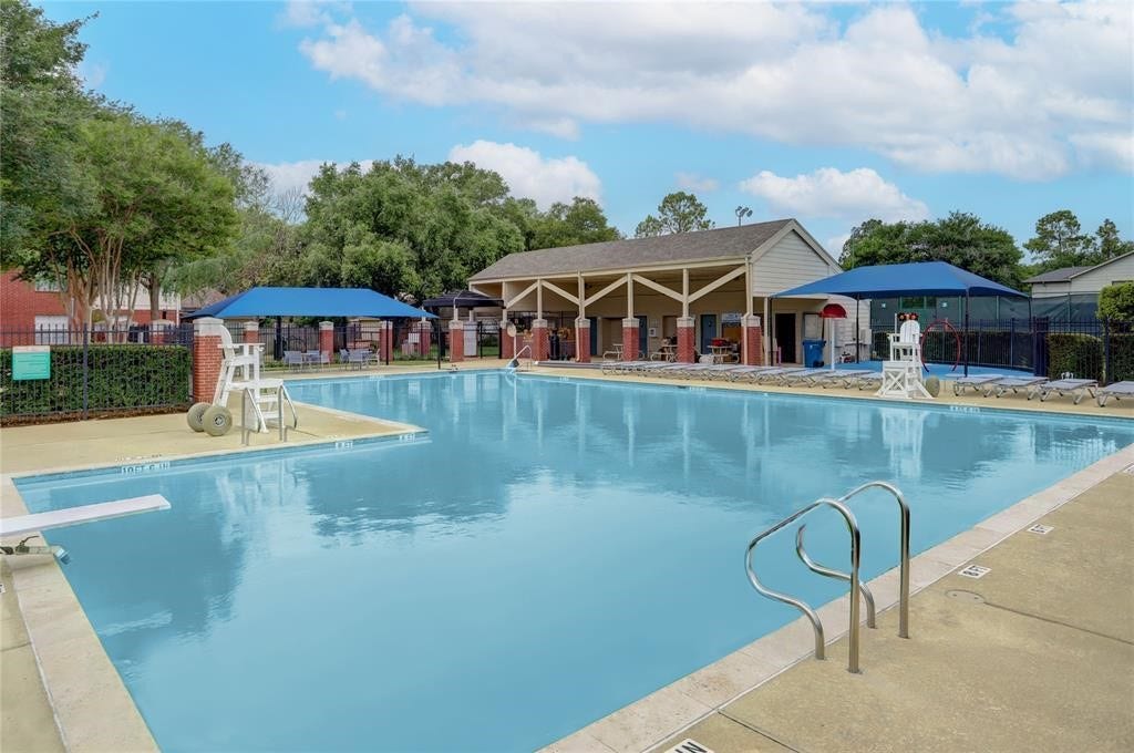 2035 Shorewood Lane, Sugar Land, TX 77479 A short walk to the Woodstream Pool