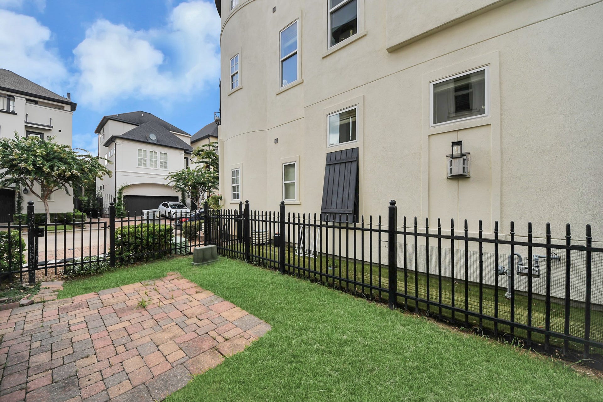 10928 Wrenwood Park, Houston, TX 77043 10928 Wrenwood Park, Houston, TX 77043