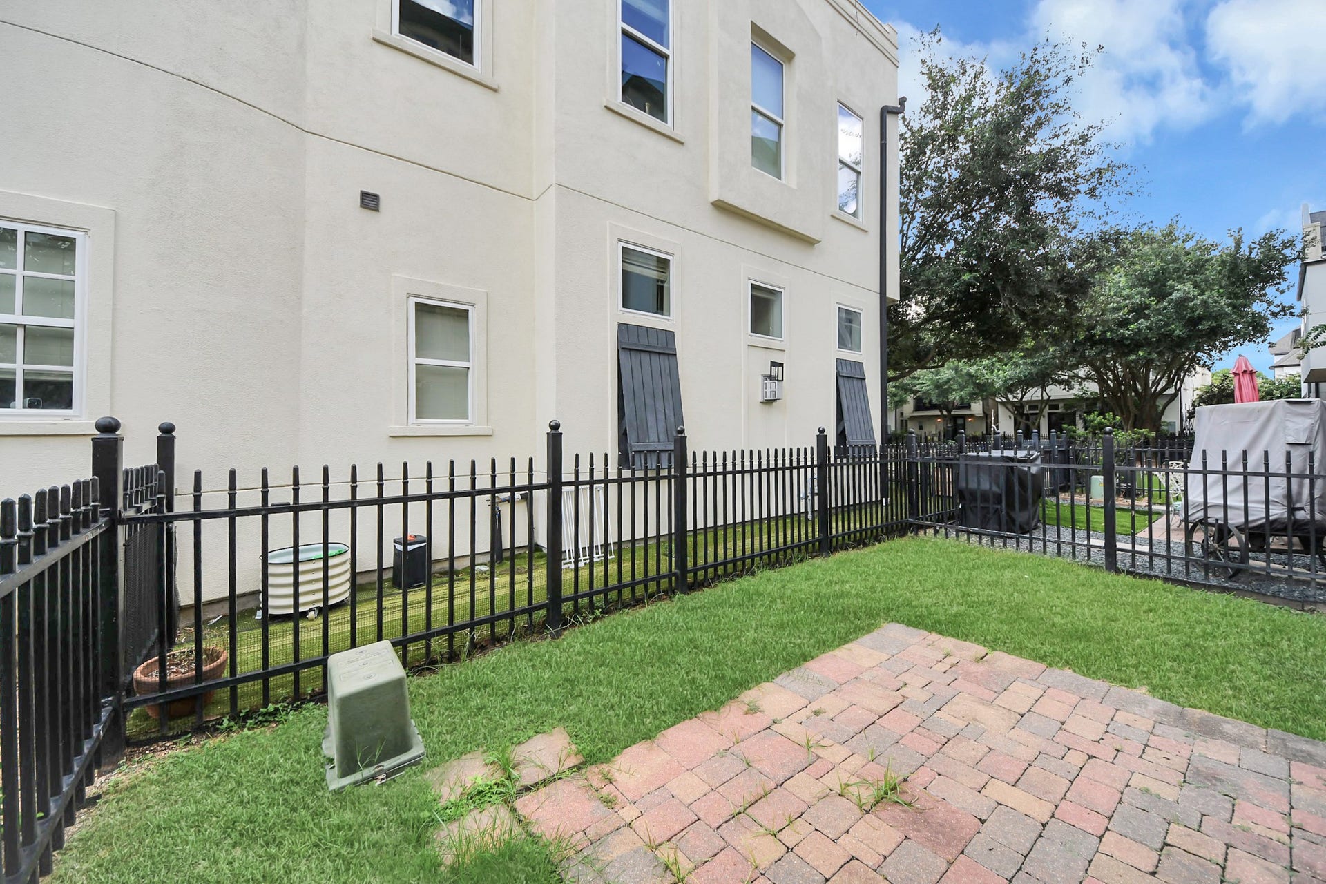 10928 Wrenwood Park, Houston, TX 77043 10928 Wrenwood Park, Houston, TX 77043