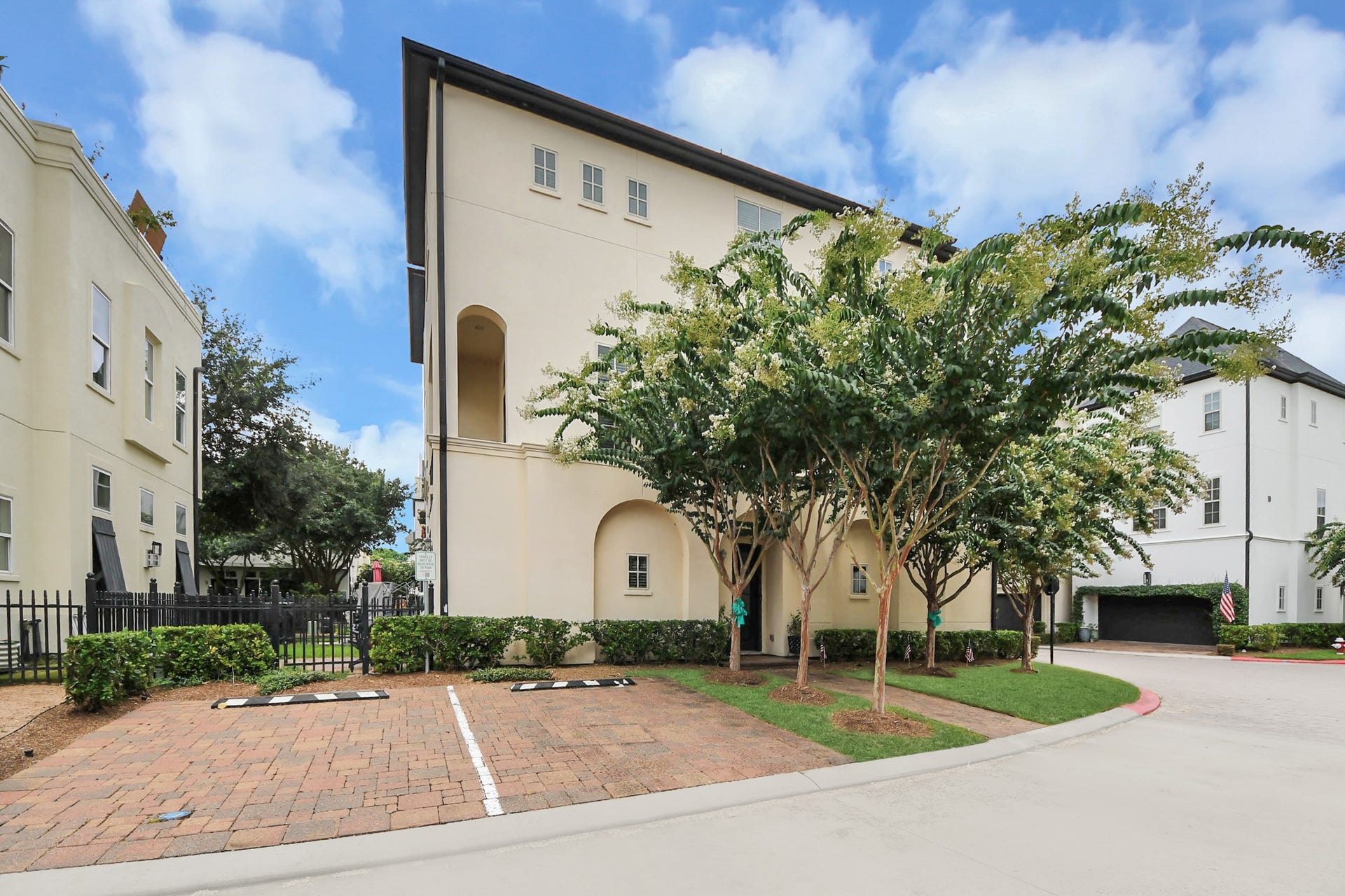 10928 Wrenwood Park, Houston, TX 77043 10928 Wrenwood Park, Houston, TX 77043
