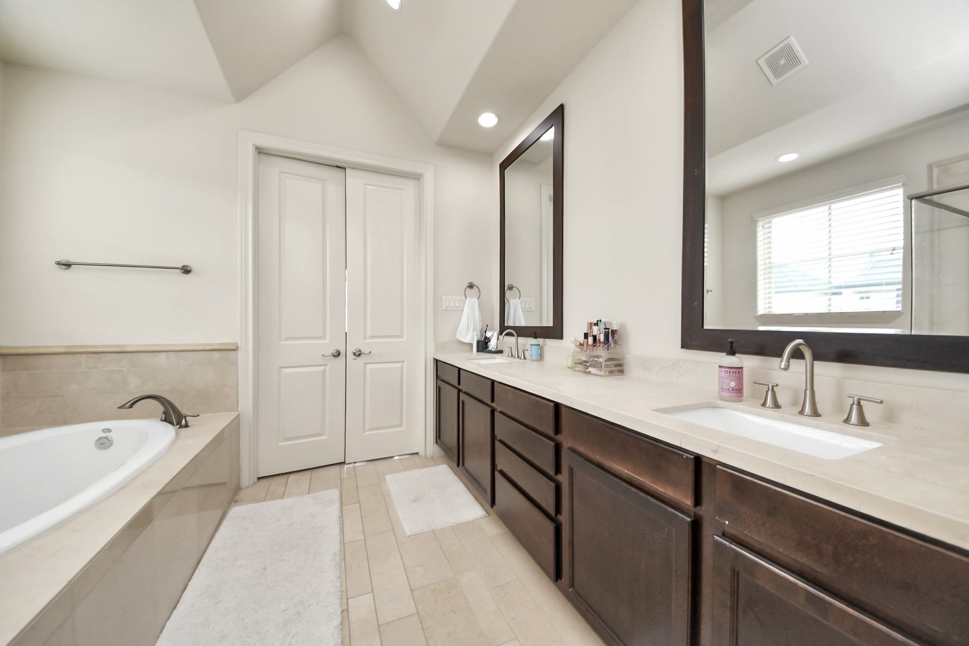10928 Wrenwood Park, Houston, TX 77043 10928 Wrenwood Park, Houston, TX 77043