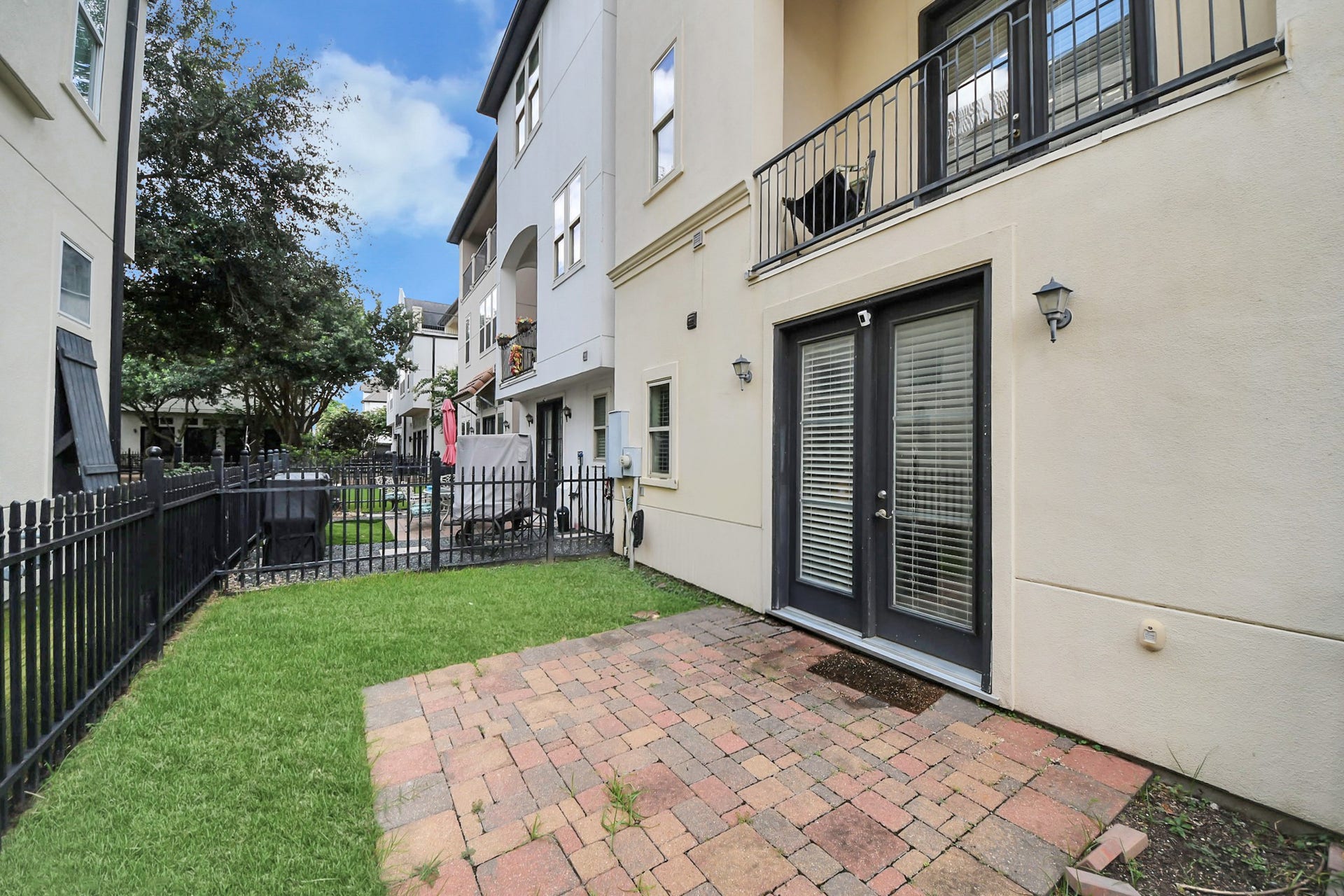 10928 Wrenwood Park, Houston, TX 77043 10928 Wrenwood Park, Houston, TX 77043