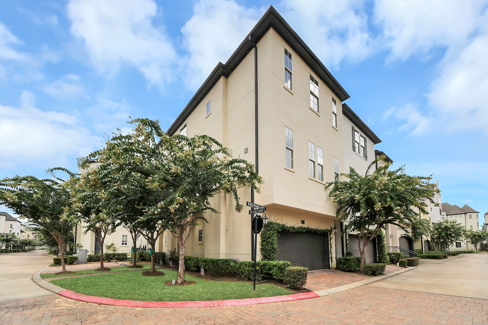 10928 Wrenwood Park, Houston, TX 77043 10928 Wrenwood Park, Houston, TX 77043