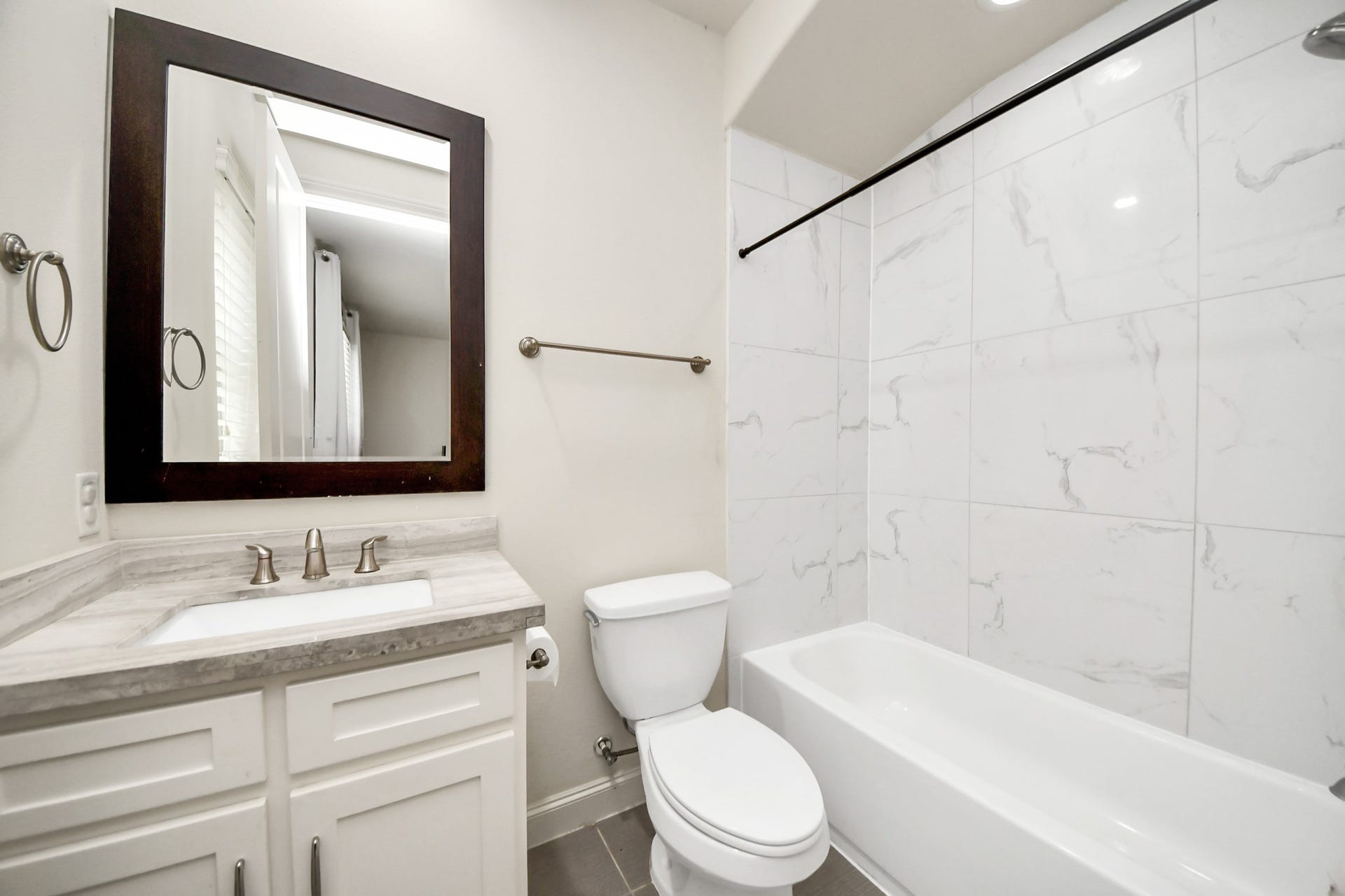 10928 Wrenwood Park, Houston, TX 77043 10928 Wrenwood Park, Houston, TX 77043