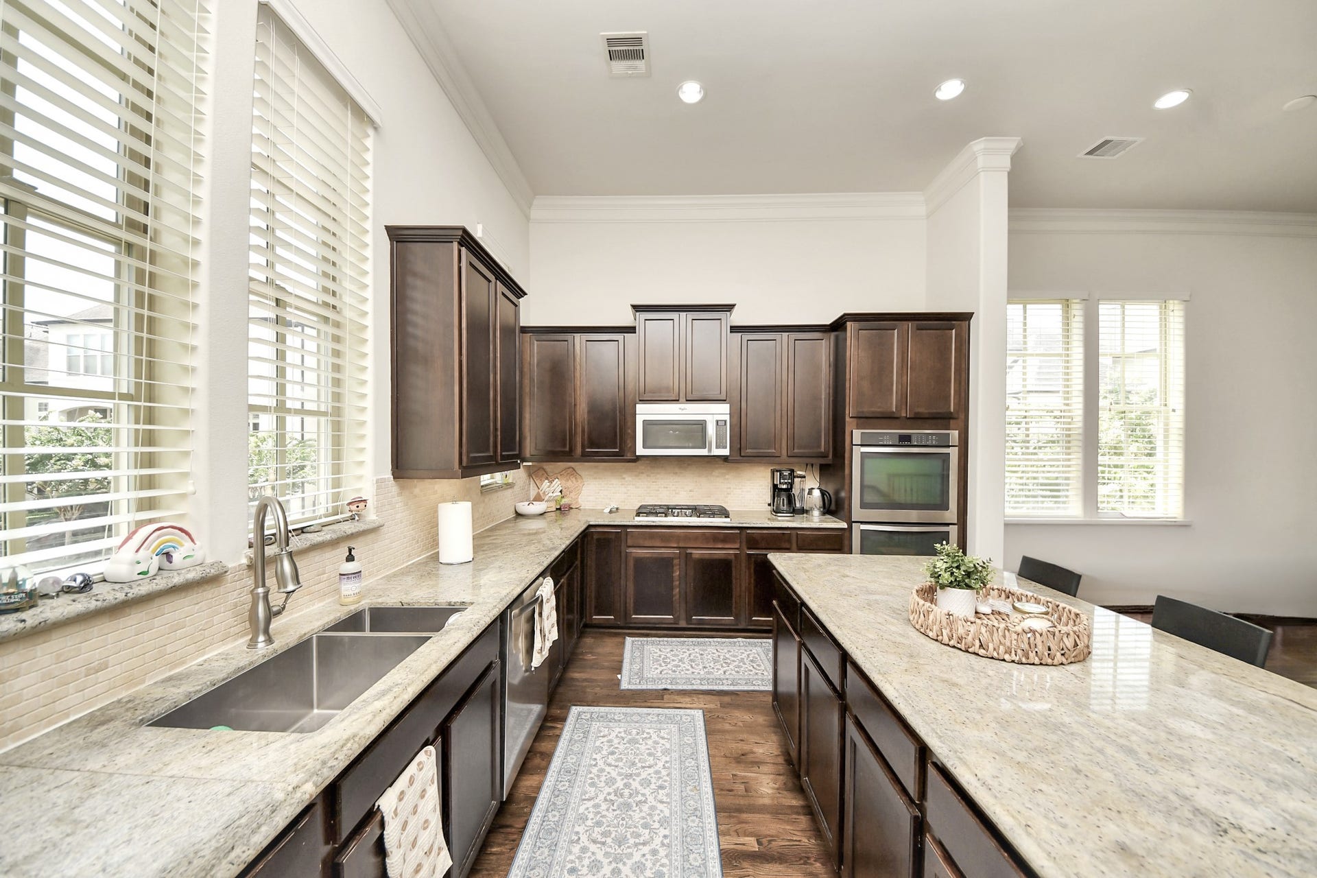 10928 Wrenwood Park, Houston, TX 77043 10928 Wrenwood Park, Houston, TX 77043