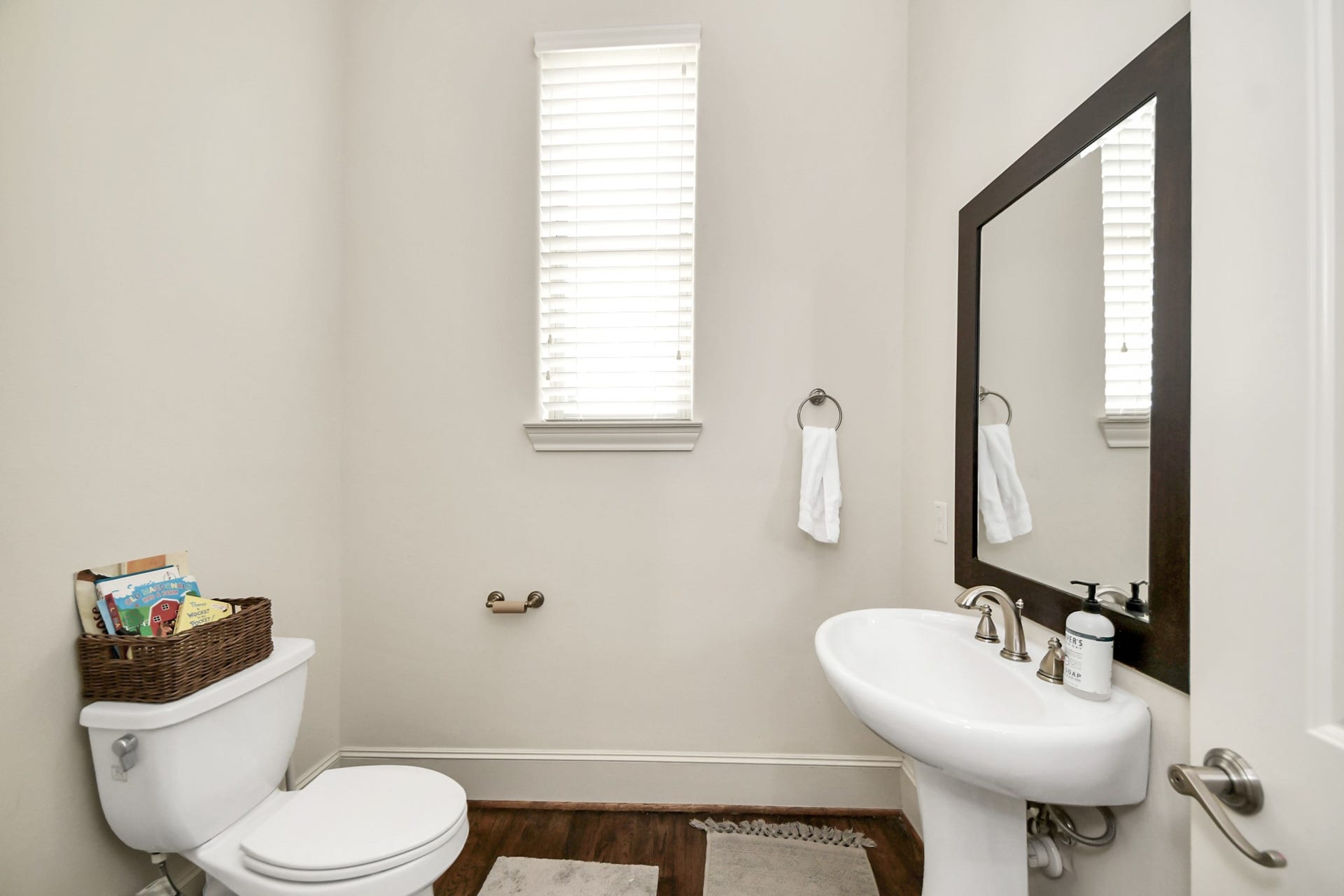 10928 Wrenwood Park, Houston, TX 77043 10928 Wrenwood Park, Houston, TX 77043