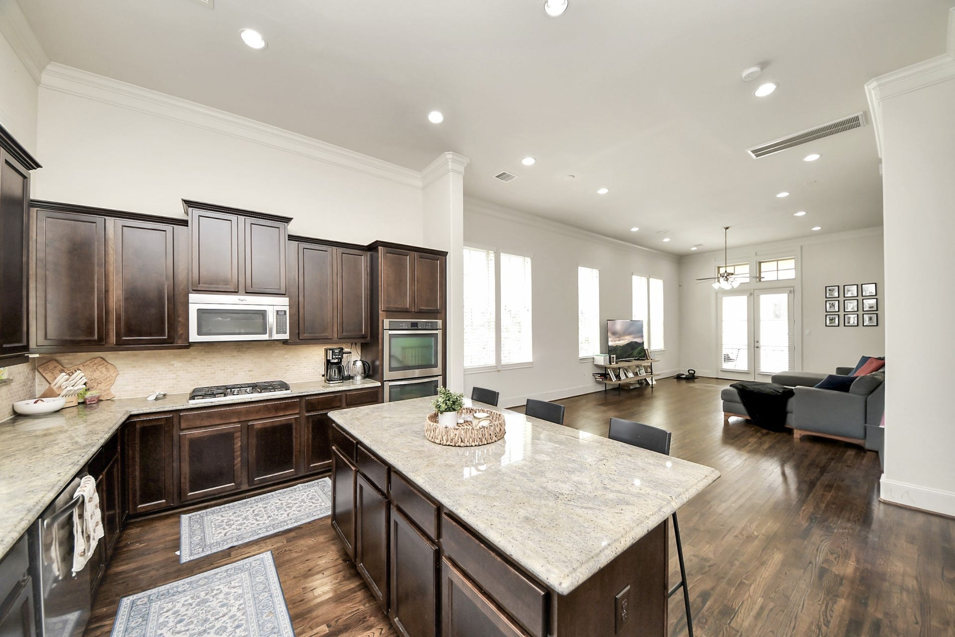 10928 Wrenwood Park, Houston, TX 77043 10928 Wrenwood Park, Houston, TX 77043
