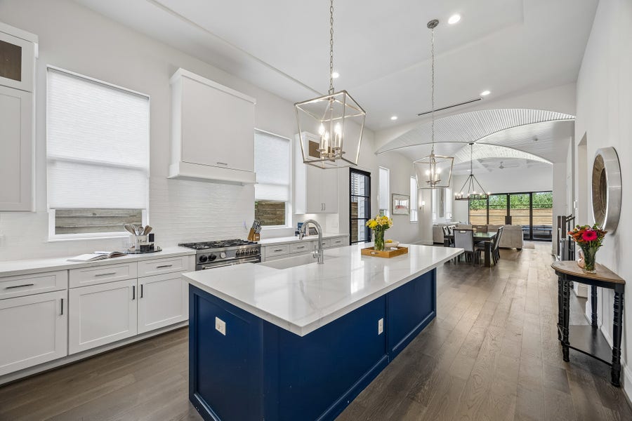 Property photo for 541 W 27th Street, Houston, TX