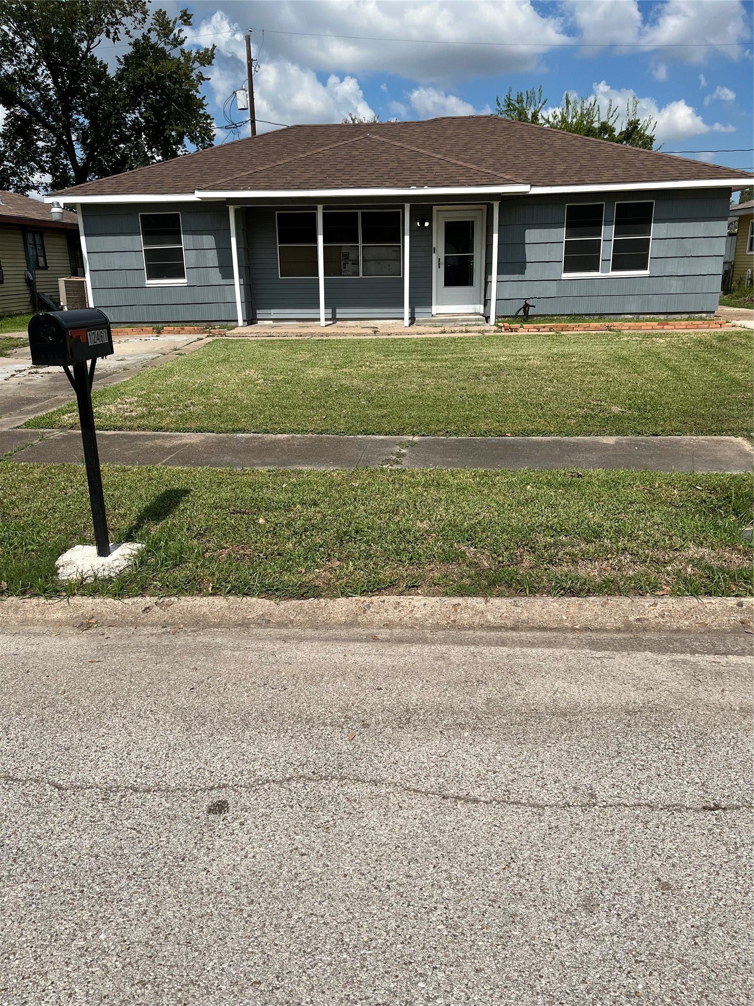 FRONT HOUSE