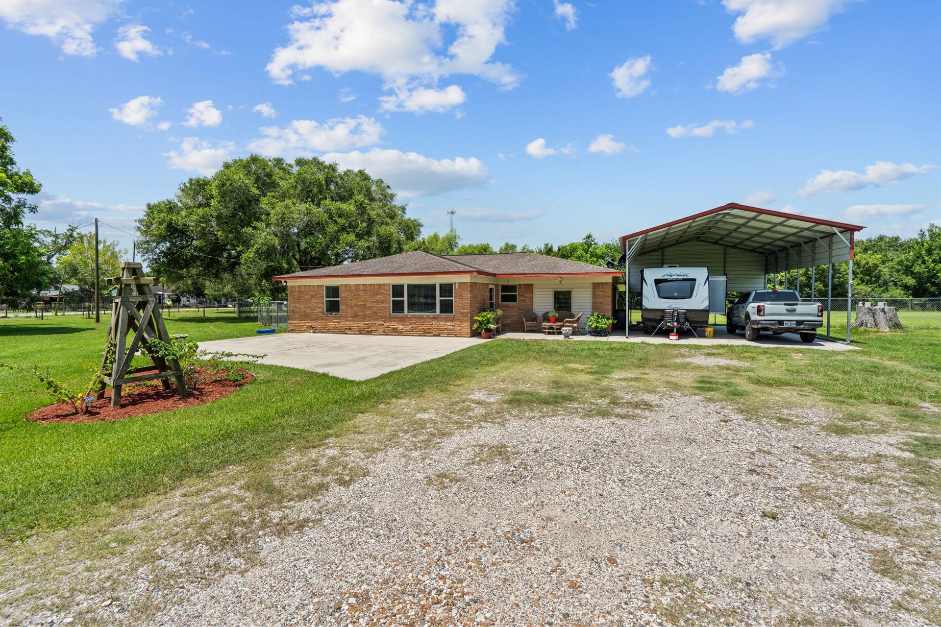 4630 Hudson Road, Santa Fe, TX 77517 3/2 on 1.6 acres