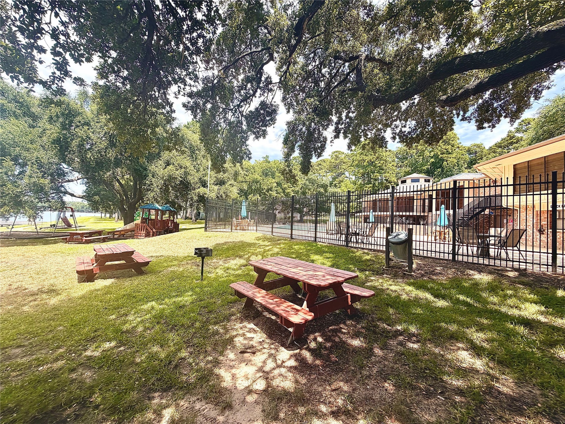 13934 Dolphin Drive, Willis, TX 77318 13934 Dolphin Drive, Willis, TX 77318
