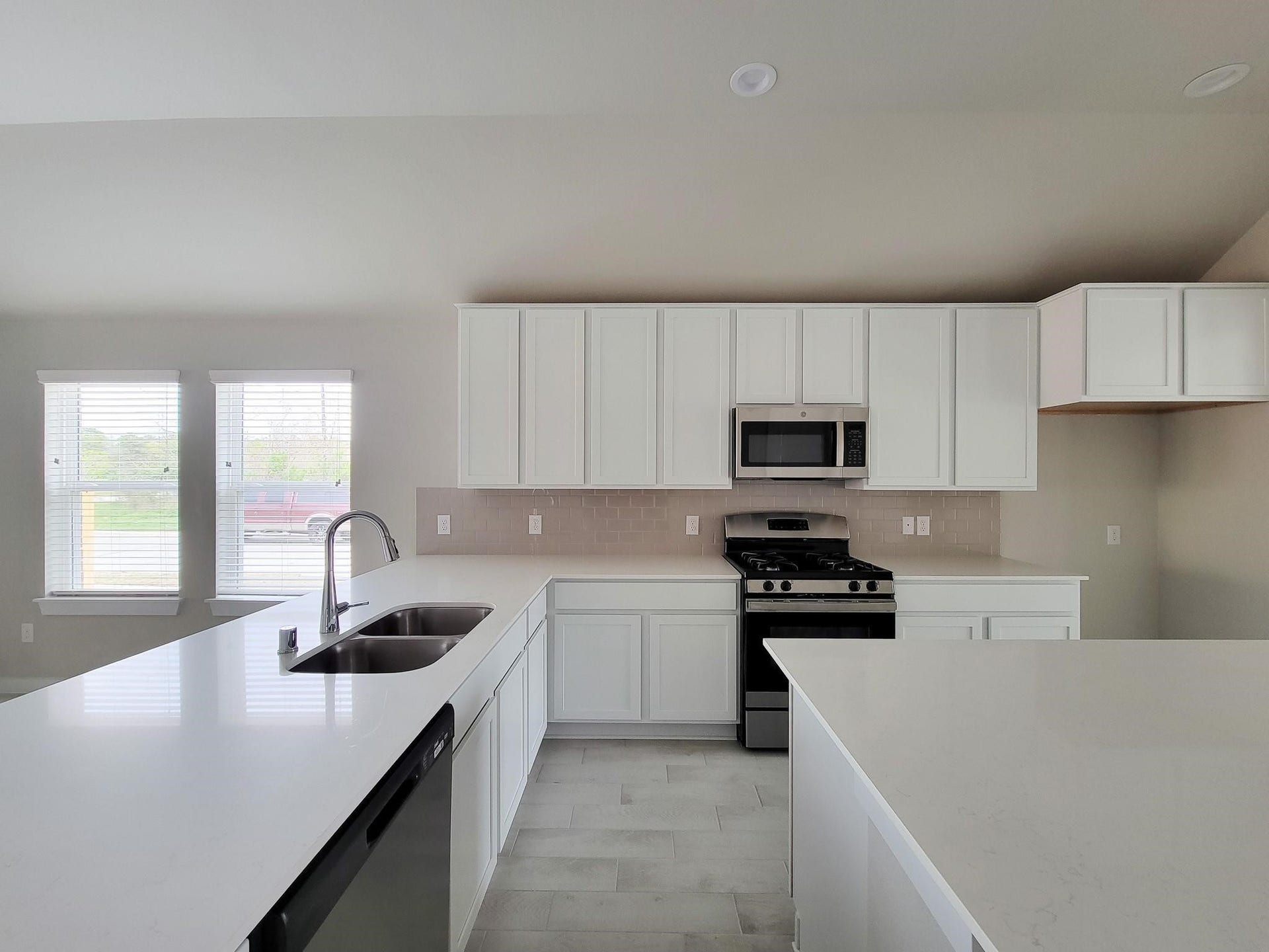 902 COLD SNOW Drive, Houston, TX 77090 902 COLD SNOW Drive, Houston, TX 77090