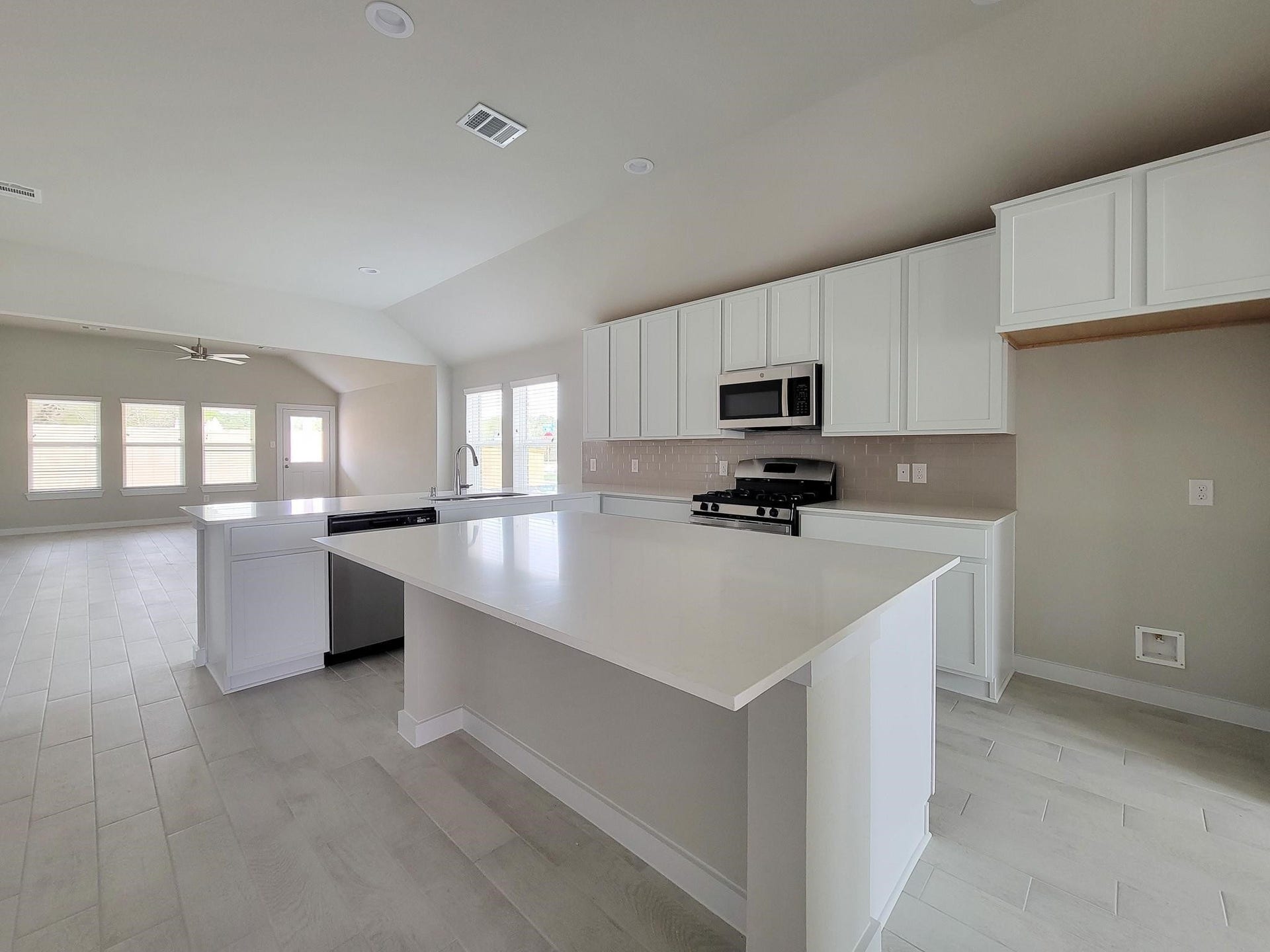 902 COLD SNOW Drive, Houston, TX 77090 902 COLD SNOW Drive, Houston, TX 77090