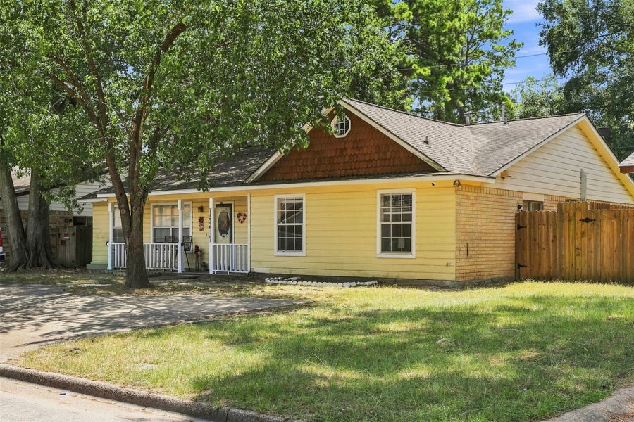 Property photo for 1712 Hazelwood Street, Conroe, TX