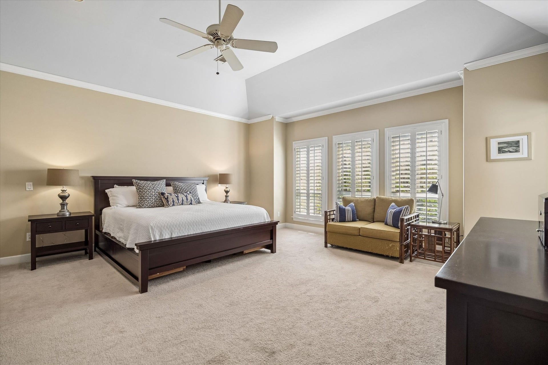 Primary suite: 19 x 18