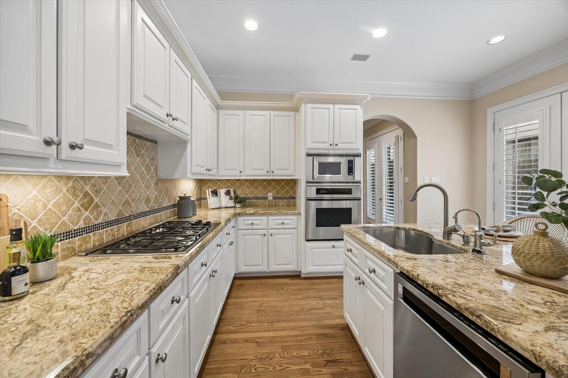 2426 Nantucket Drive, #B, Houston, TX 77057