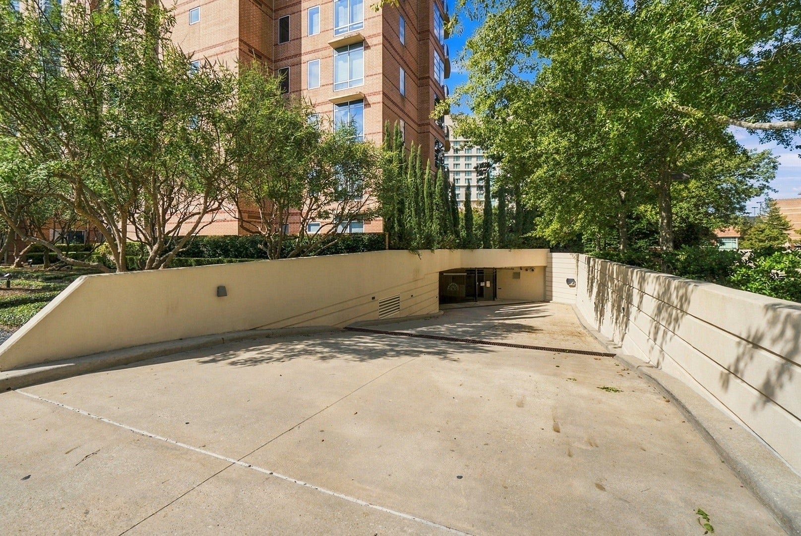 3 Waterway Court, #2D, The Woodlands, TX 77380 Convenient access to the building's parking area, providing ease and comfort for residents.
