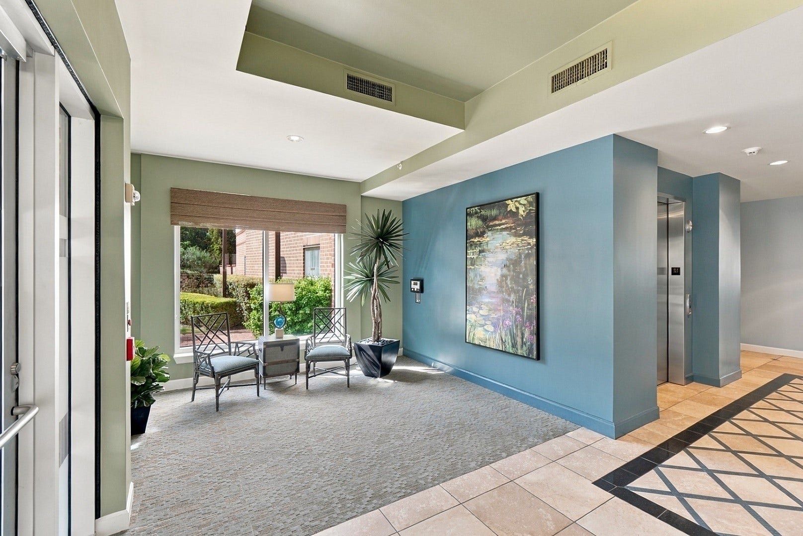 3 Waterway Court, #2D, The Woodlands, TX 77380 Distinctive architectural details and stylish finishes create a memorable first impression.