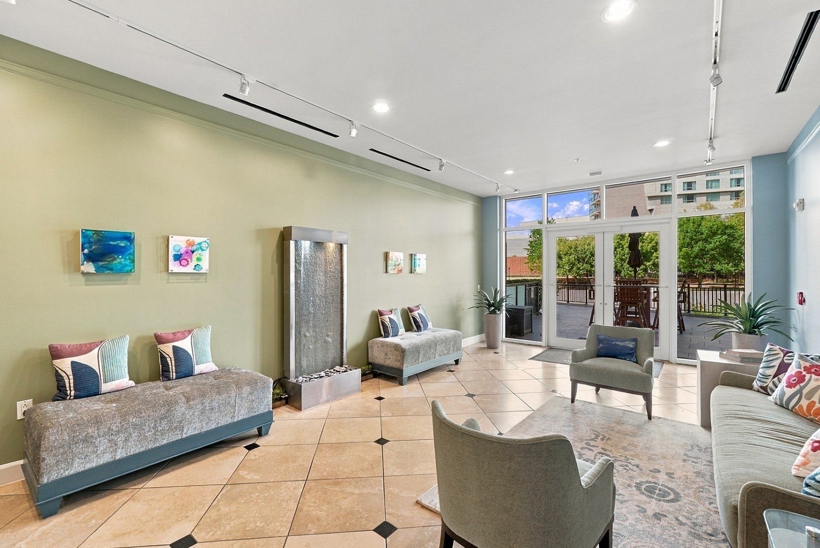 3 Waterway Court, #2D, The Woodlands, TX 77380 An inviting gathering space with modern furnishings, natural light, and a sophisticated atmosphere.