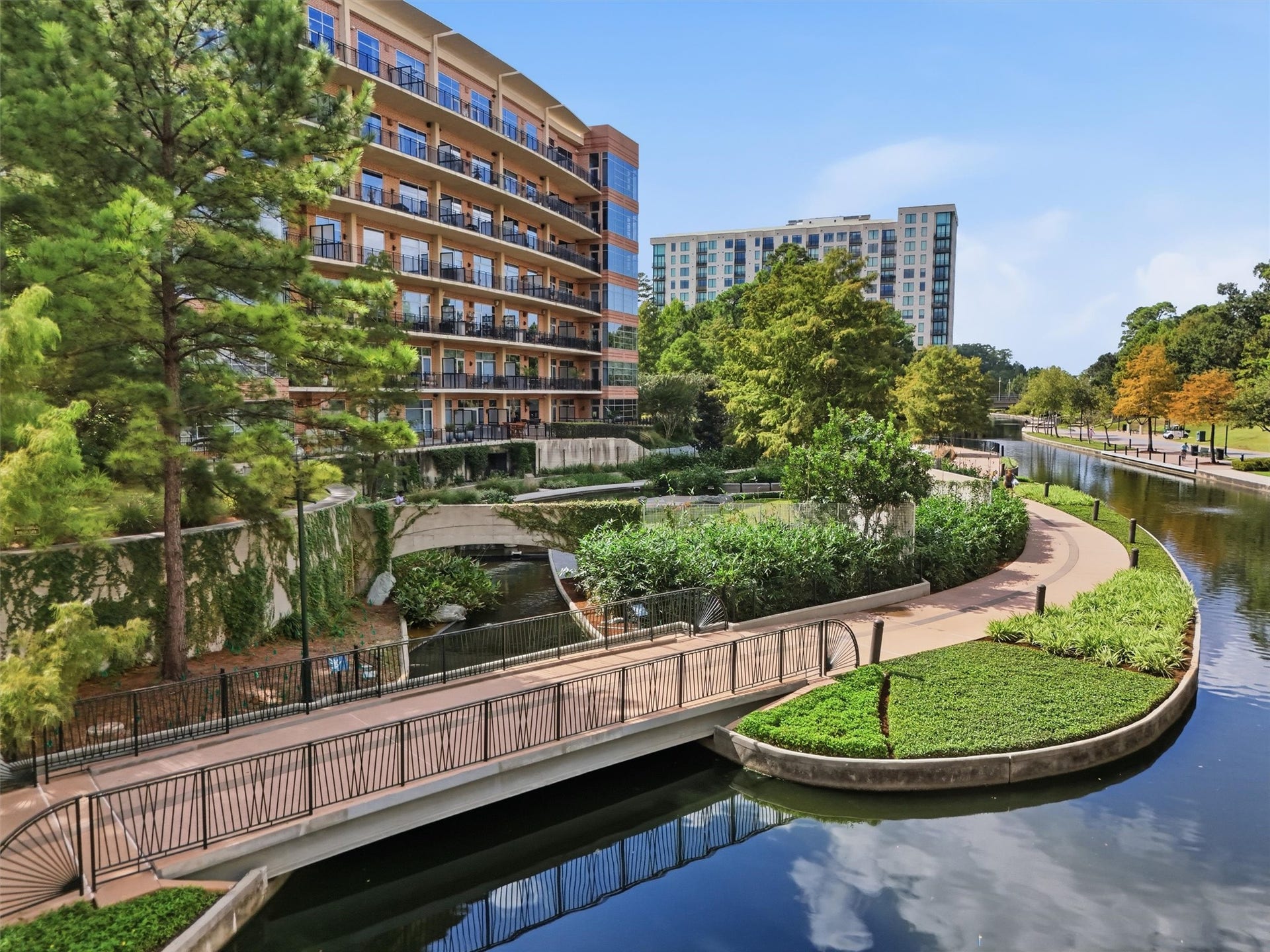 3 Waterway Court, #2D, The Woodlands, TX 77380 A picturesque combination of waterfront scenery, manicured landscaping, and urban convenience.