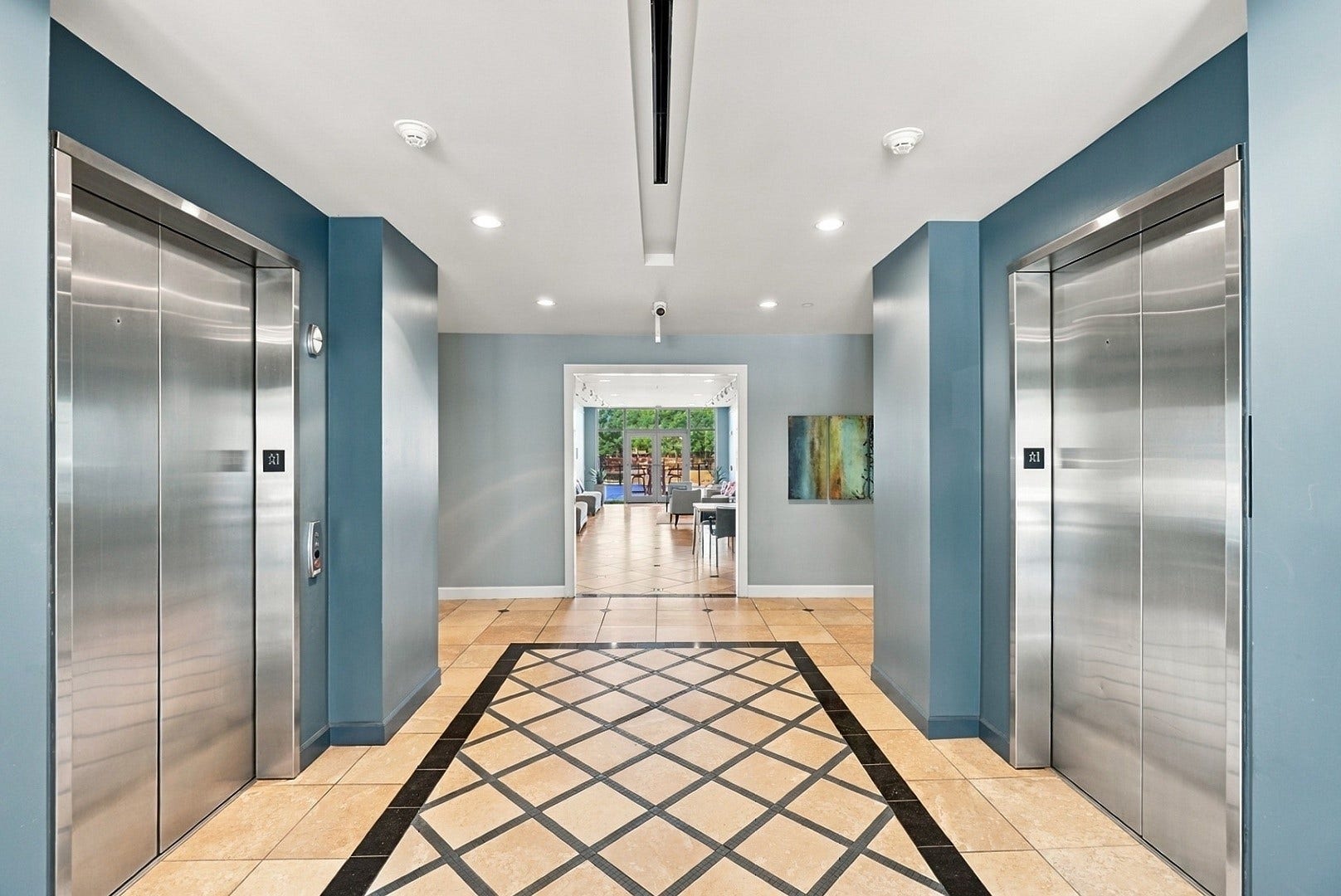 3 Waterway Court, #2D, The Woodlands, TX 77380 Beautifully appointed elevator lobby with striking architectural details and elegant flooring.